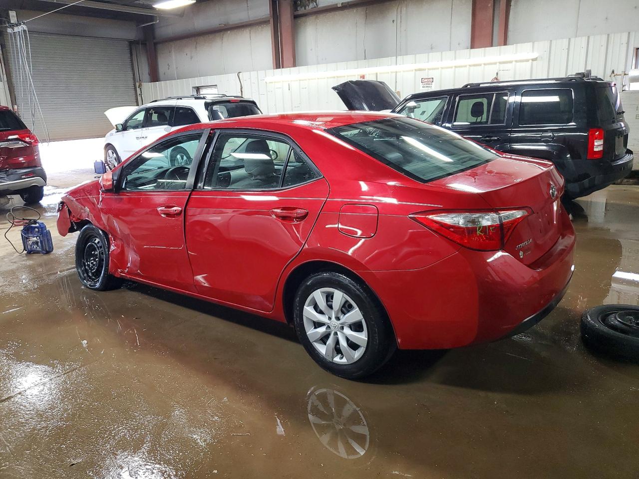 2015 Toyota Corolla Le Red vin: 2T1BURHE3FC281050