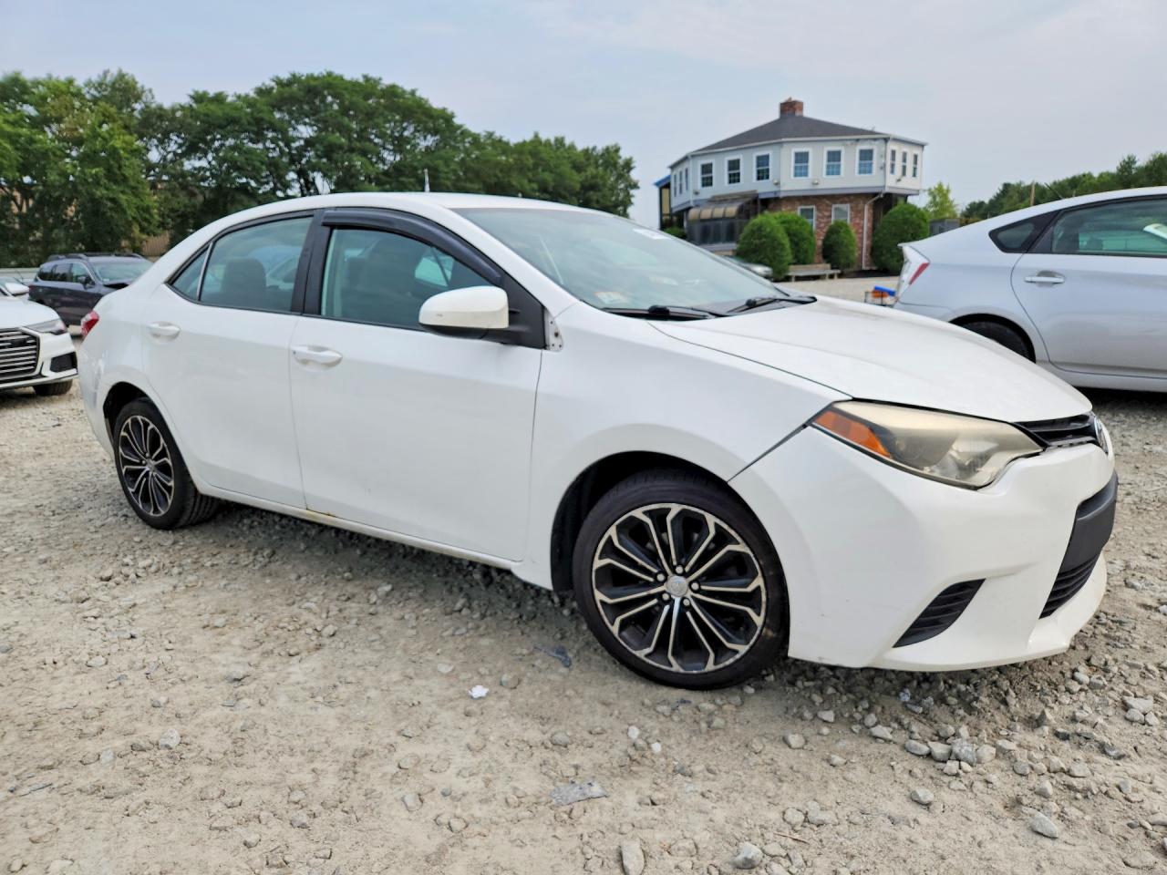 2015 Toyota Corolla L White vin: 2T1BURHE3FC297832
