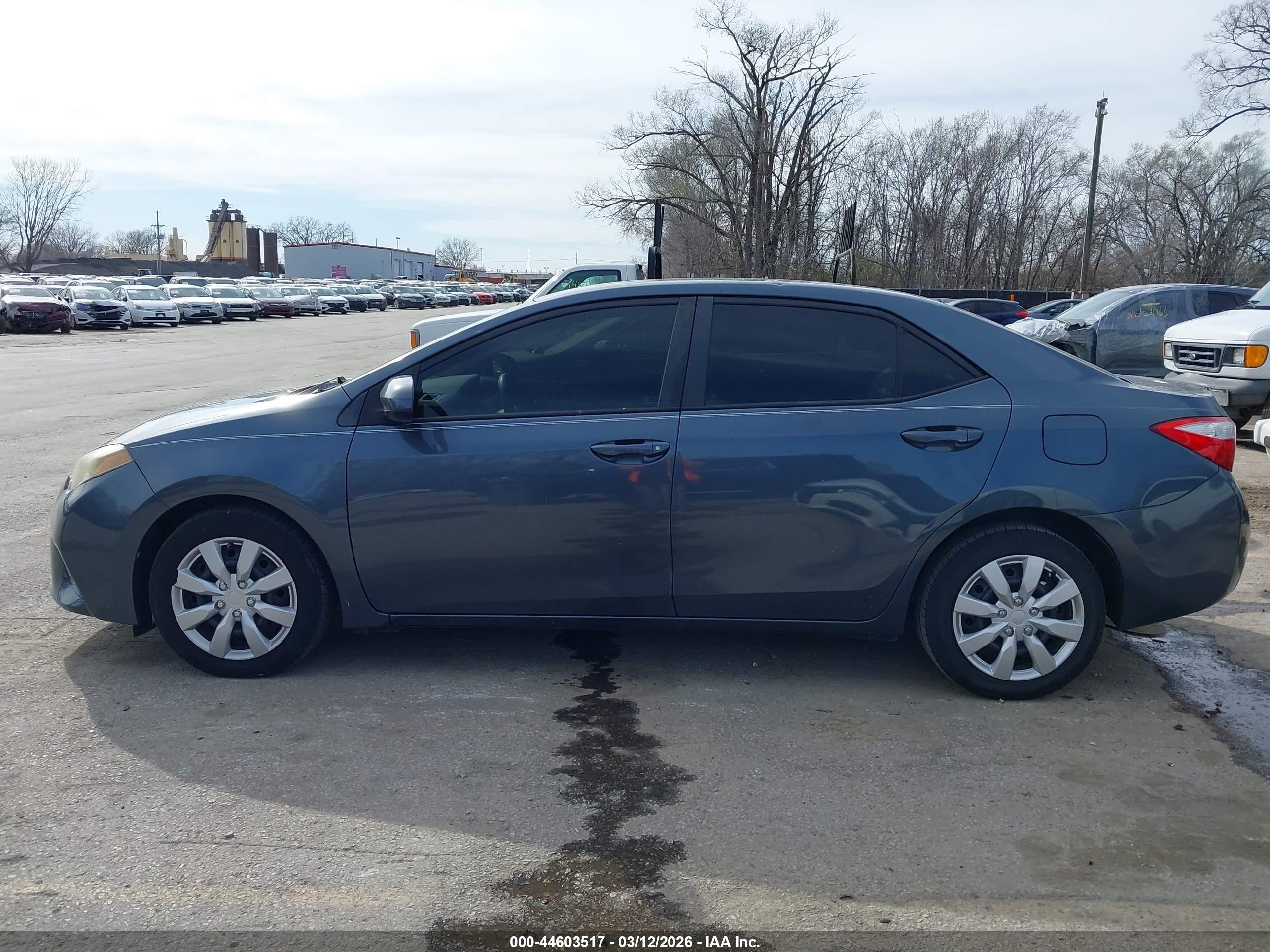 2015 Toyota Corolla Le Blue vin: 2T1BURHE3FC301474