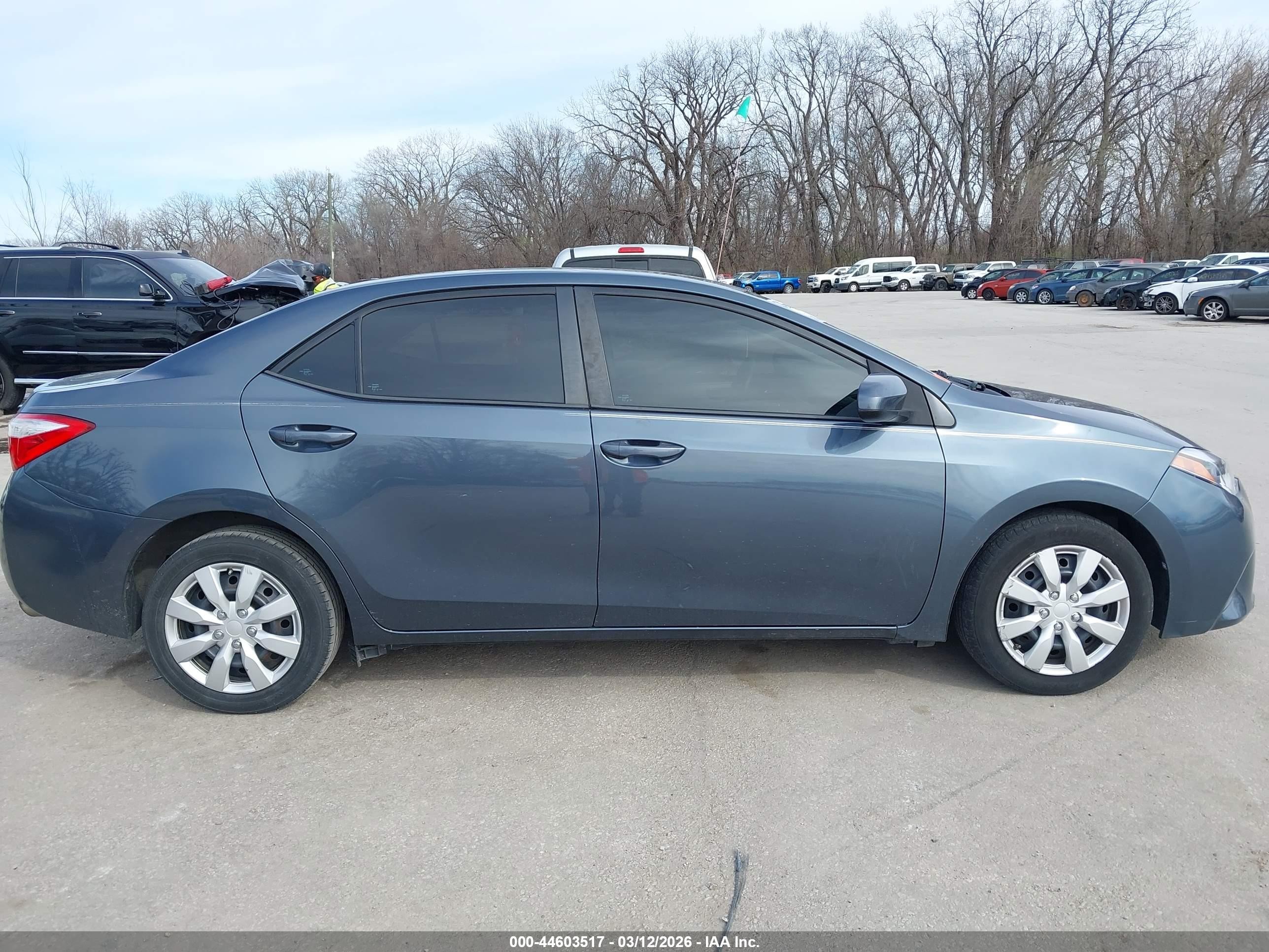 2015 Toyota Corolla Le Blue vin: 2T1BURHE3FC301474