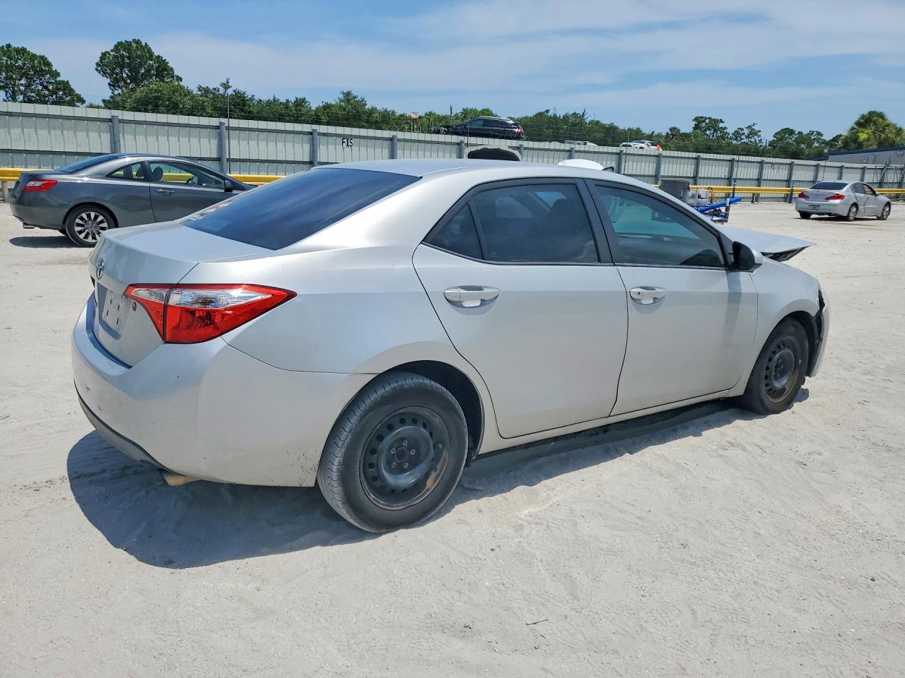 2015 Toyota Corolla L Silver vin: 2T1BURHE3FC313950