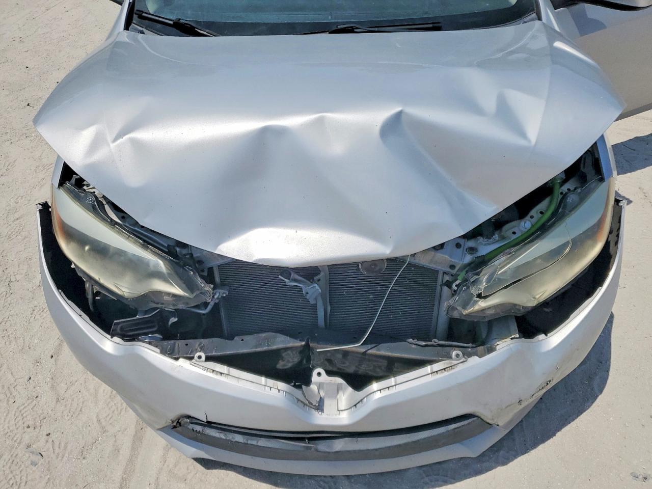 2015 Toyota Corolla L Silver vin: 2T1BURHE3FC313950