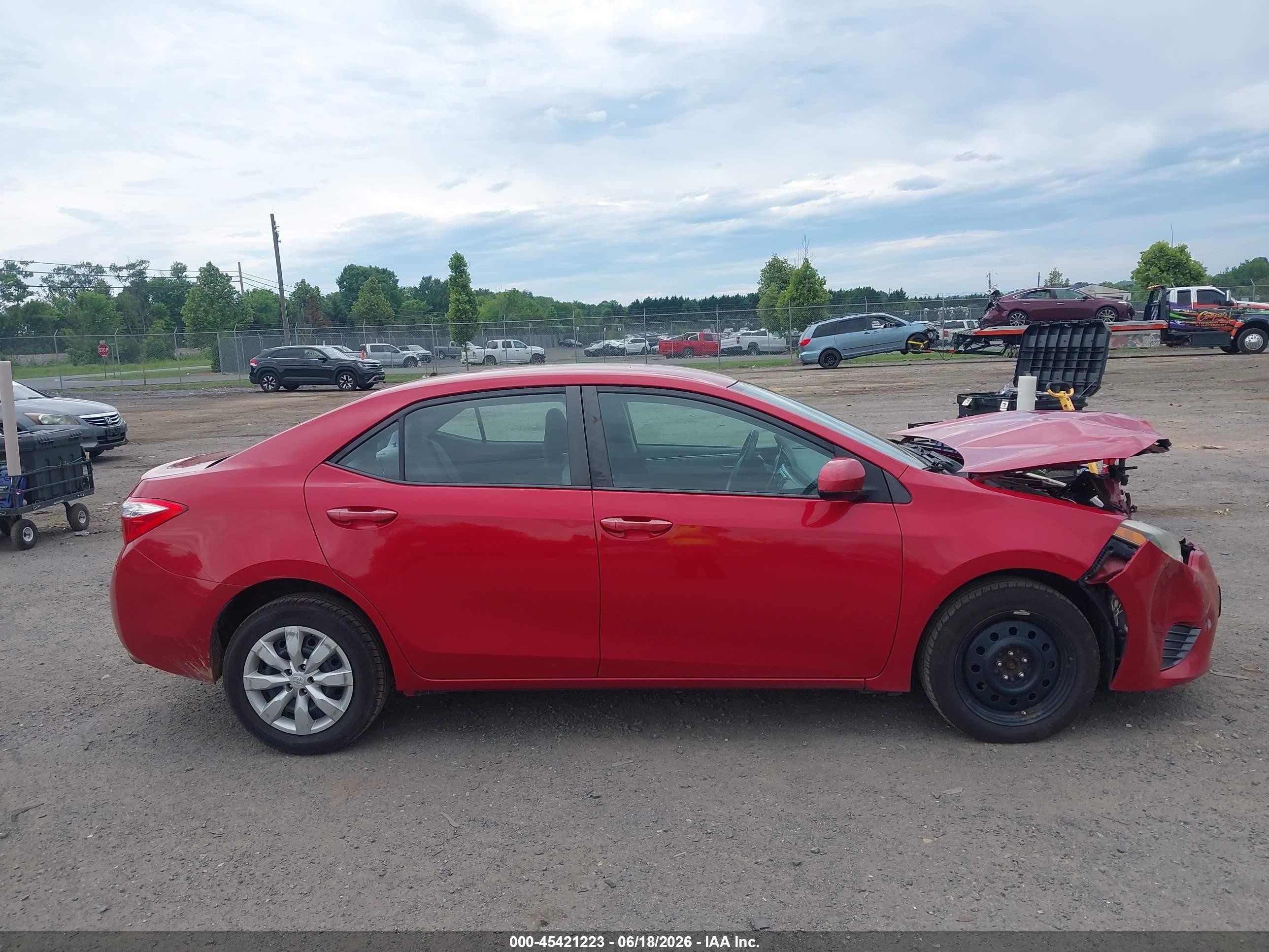 2015 Toyota Corolla Le Red vin: 2T1BURHE3FC338315