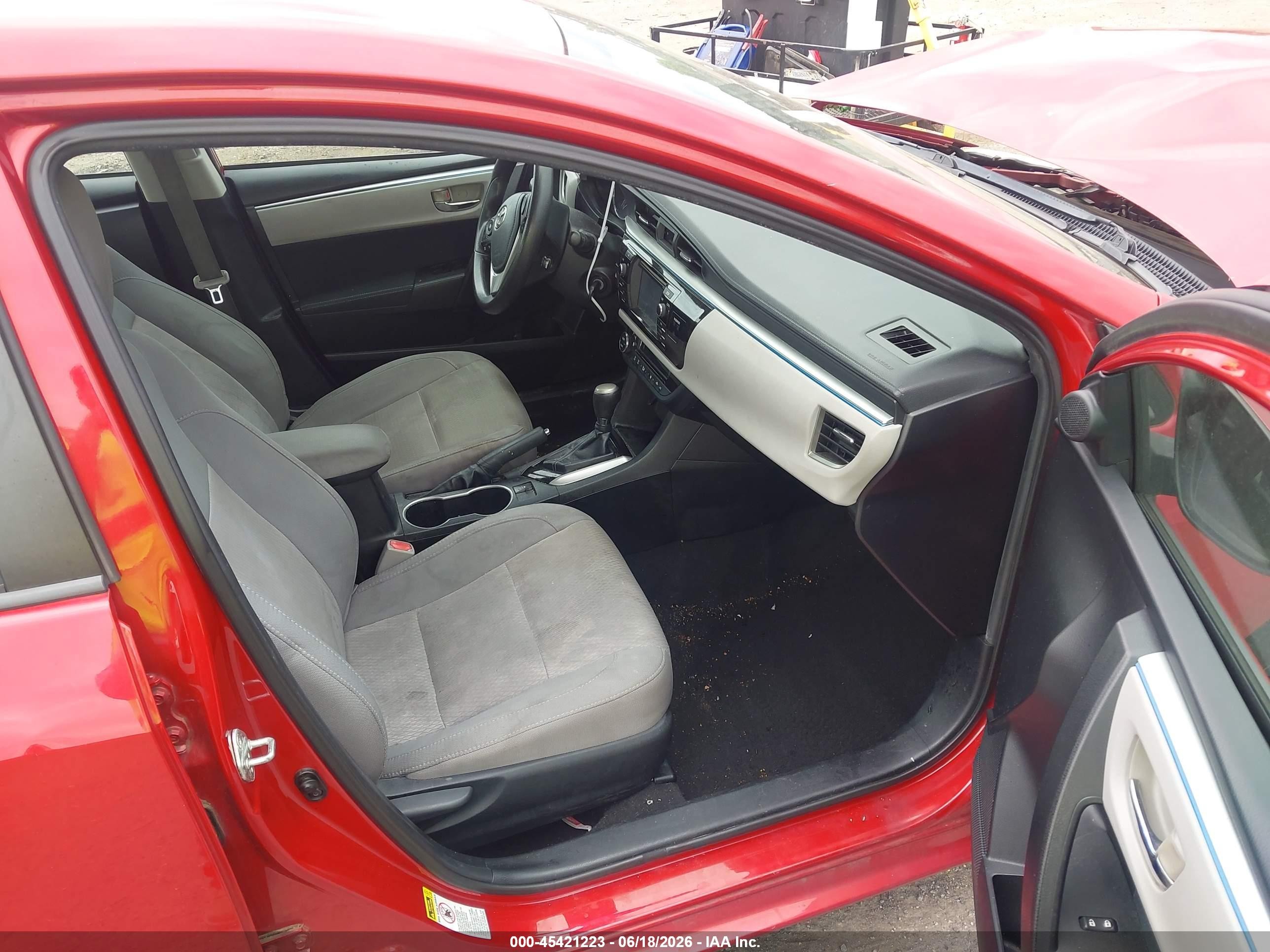 2015 Toyota Corolla Le Red vin: 2T1BURHE3FC338315