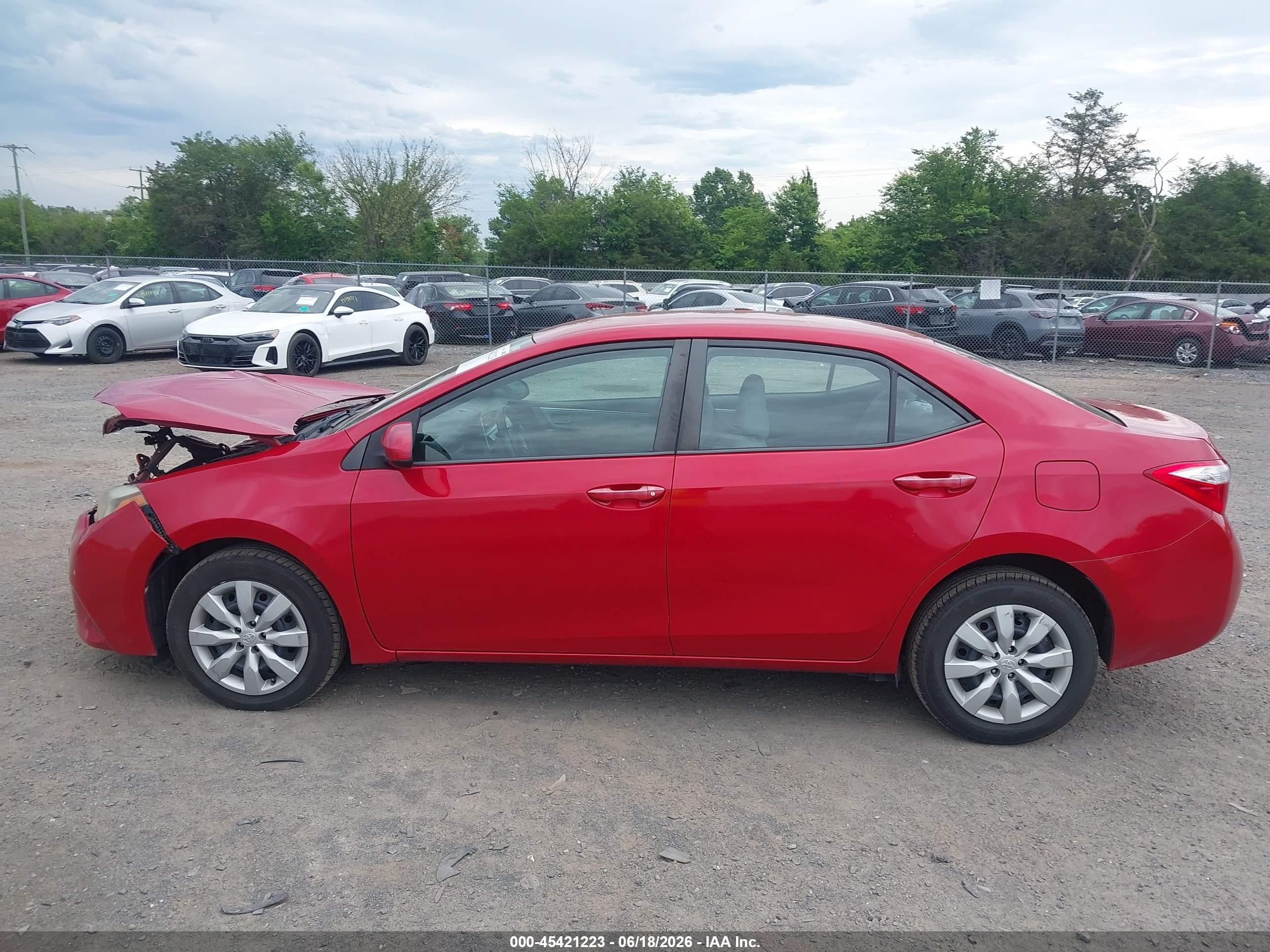 2015 Toyota Corolla Le Red vin: 2T1BURHE3FC338315