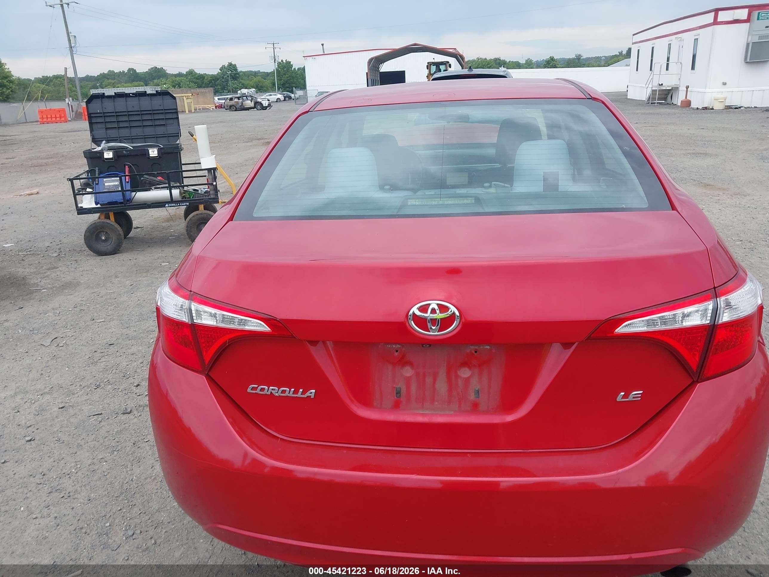 2015 Toyota Corolla Le Red vin: 2T1BURHE3FC338315