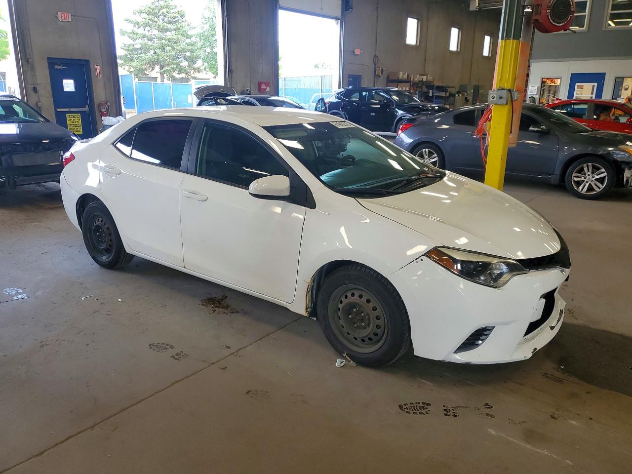 2015 Toyota Corolla Le White vin: 2T1BURHE3FC360766