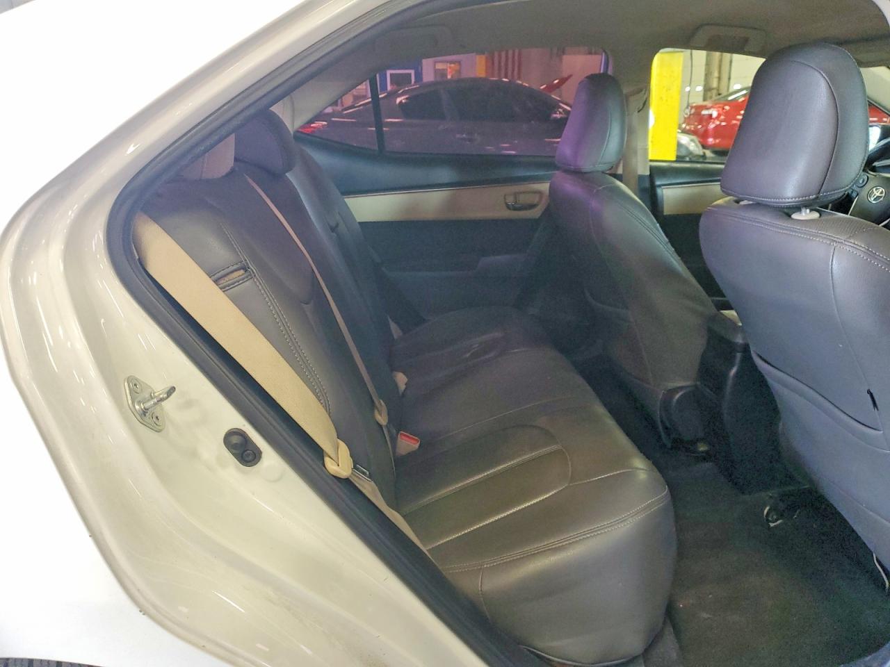 2015 Toyota Corolla Le White vin: 2T1BURHE3FC360766