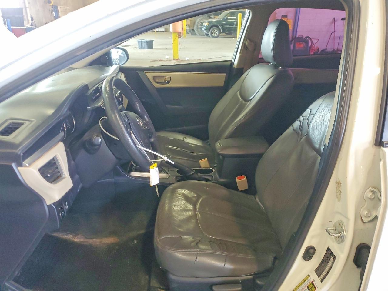 2015 Toyota Corolla Le White vin: 2T1BURHE3FC360766