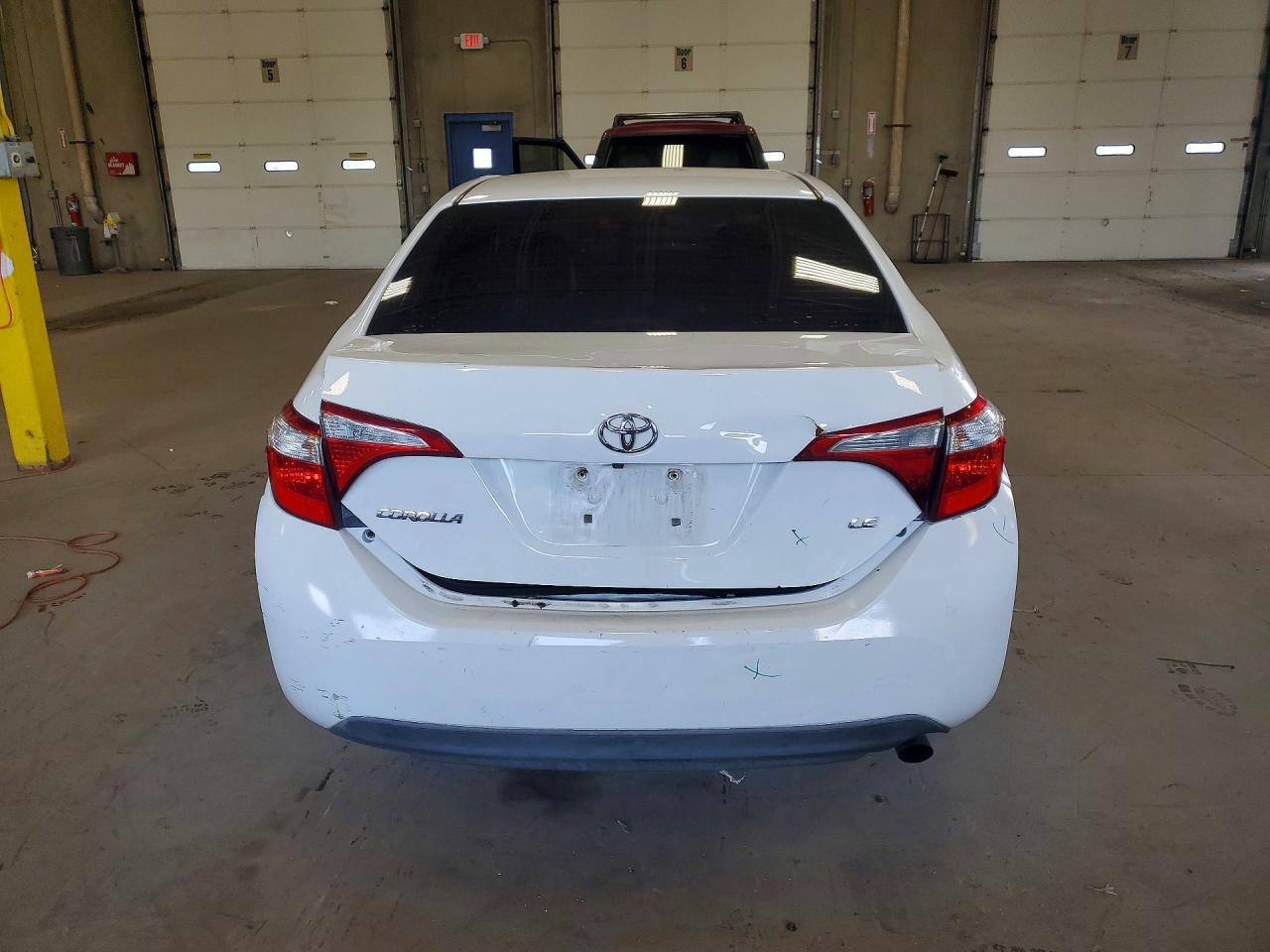 2015 Toyota Corolla Le White vin: 2T1BURHE3FC360766