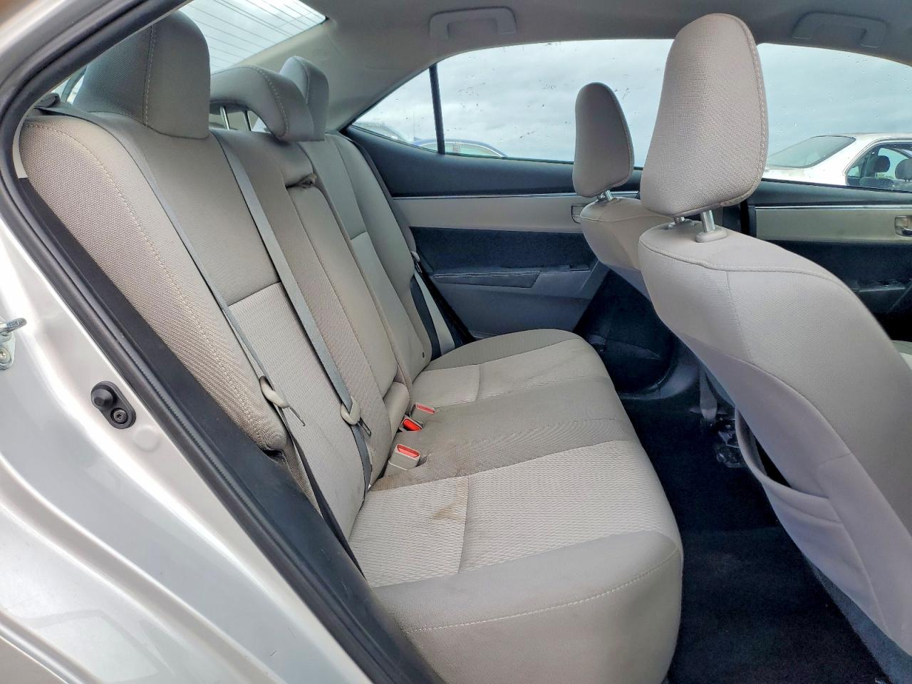 2015 Toyota Corolla Le Silver vin: 2T1BURHE3FC410307