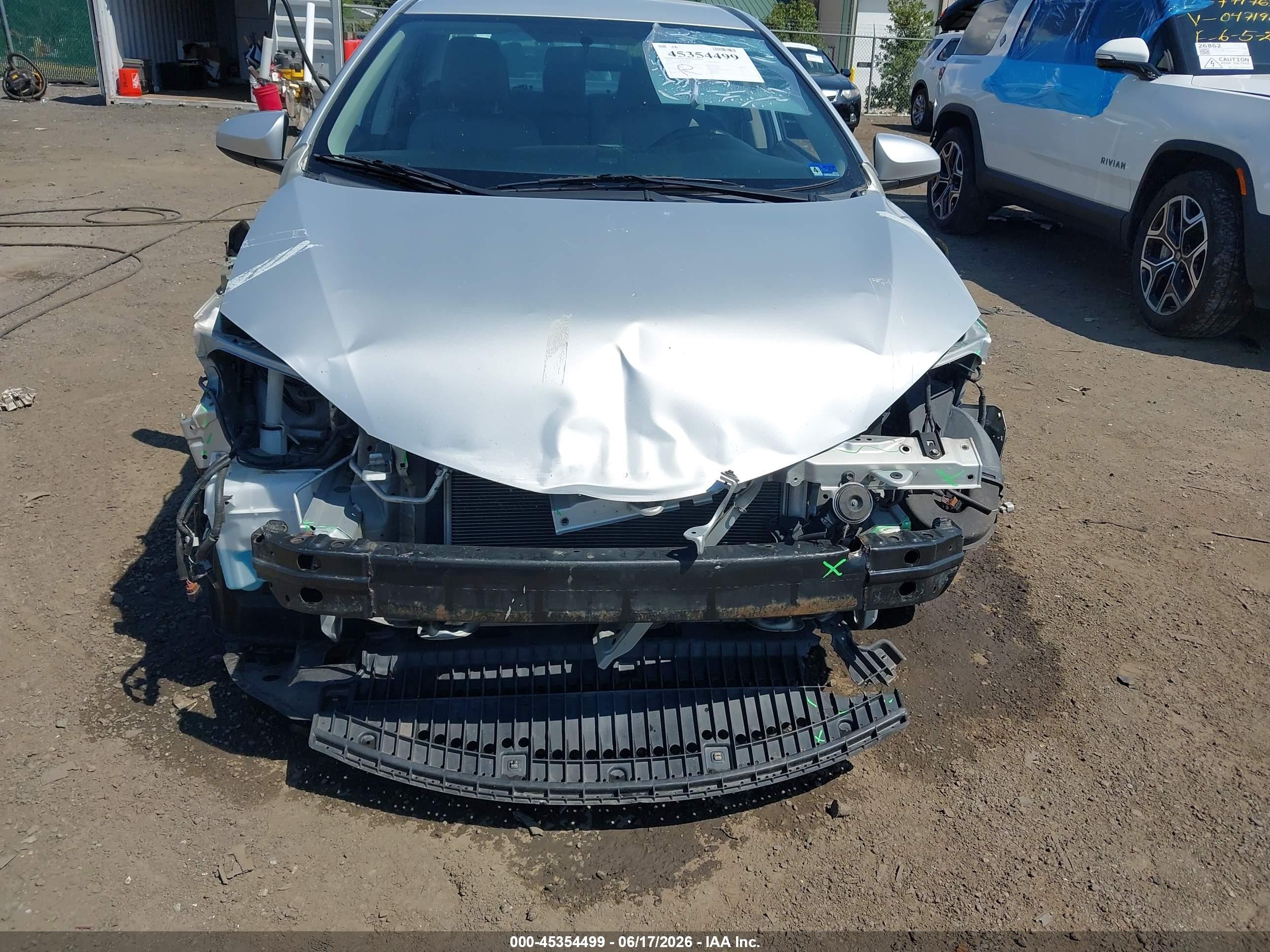 2015 Toyota Corolla Le Серебряный vin: 2T1BURHE3FC462861