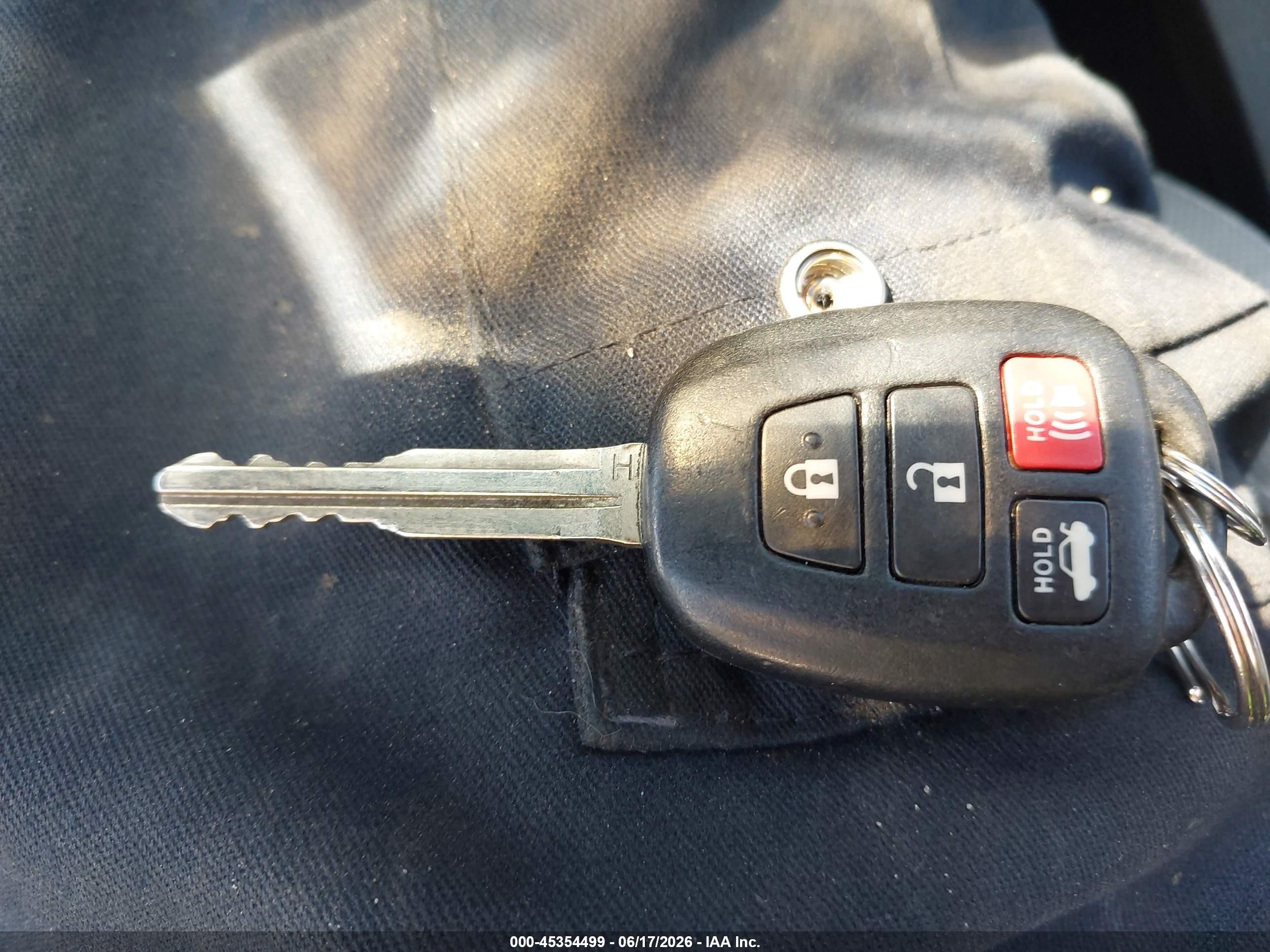 2015 Toyota Corolla Le Серебряный vin: 2T1BURHE3FC462861