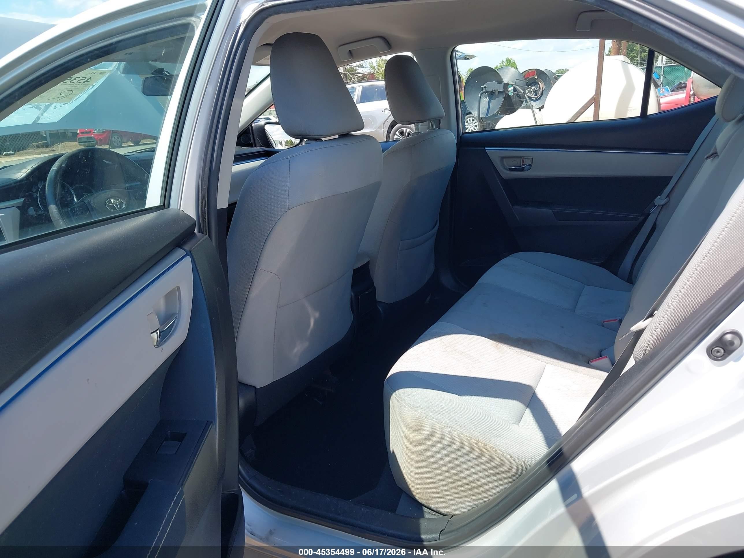 2015 Toyota Corolla Le Серебряный vin: 2T1BURHE3FC462861