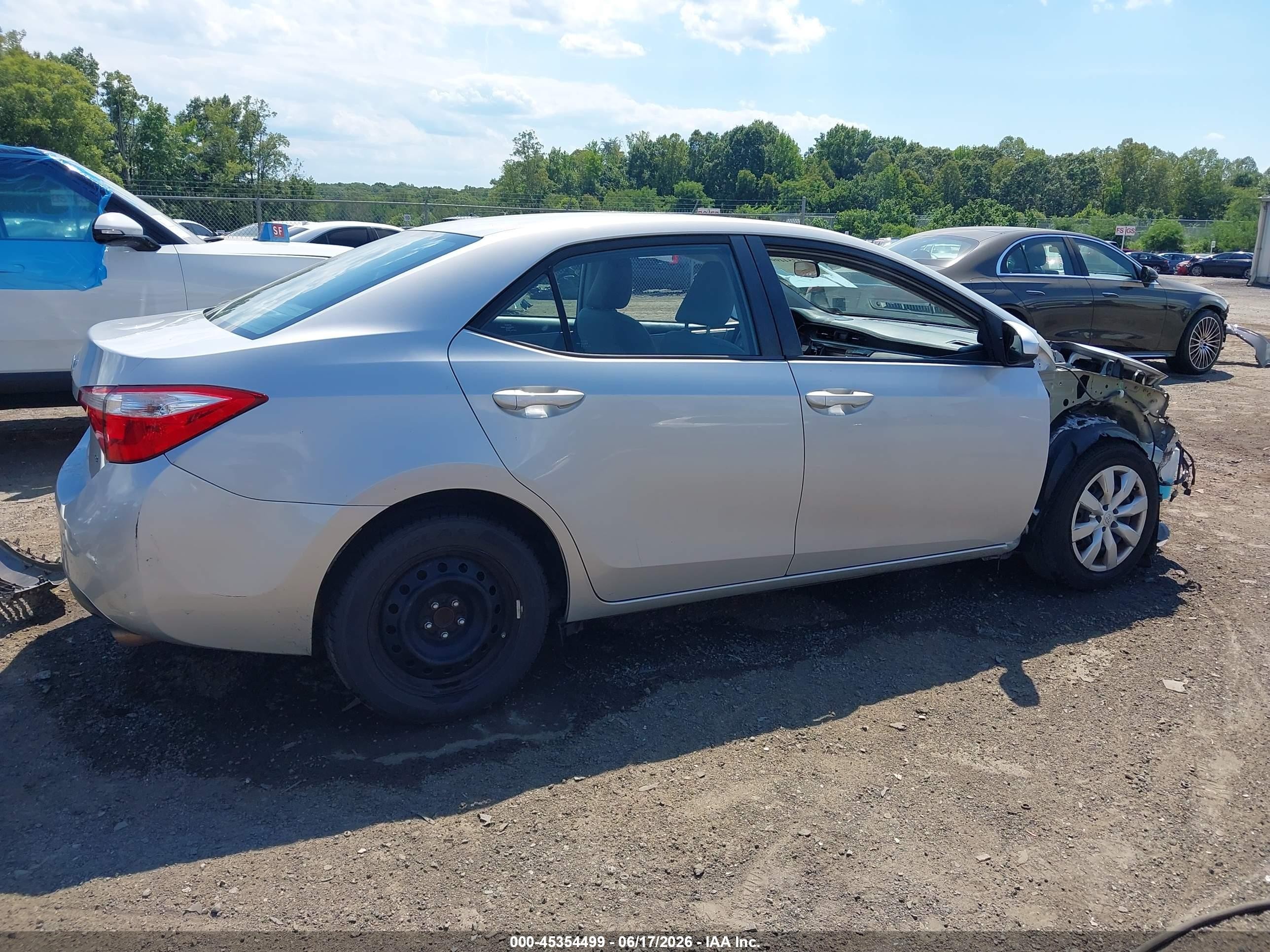 2015 Toyota Corolla Le Серебряный vin: 2T1BURHE3FC462861