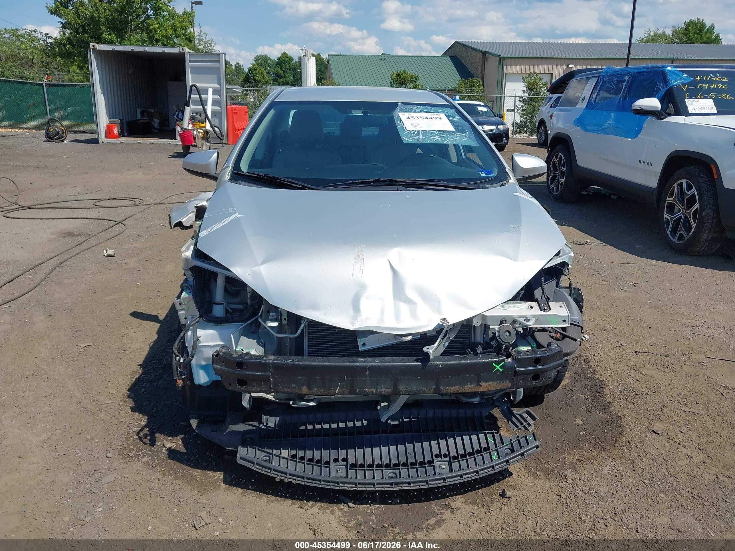 2015 Toyota Corolla Le Серебряный vin: 2T1BURHE3FC462861