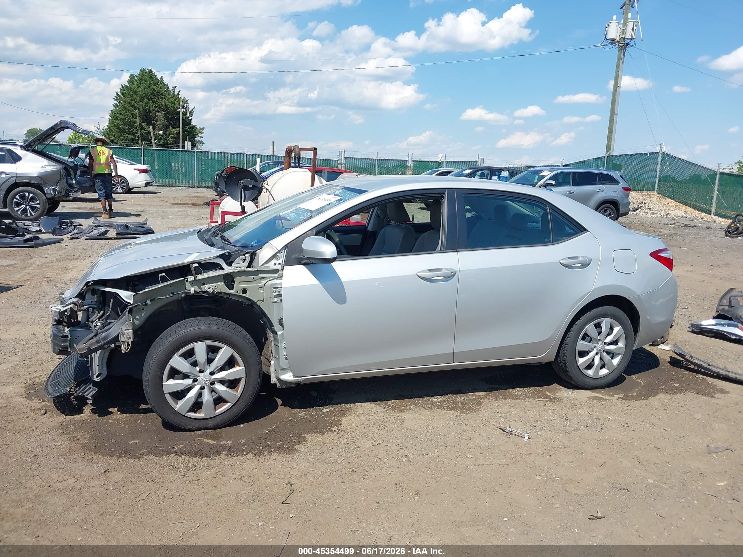 2015 Toyota Corolla Le Серебряный vin: 2T1BURHE3FC462861