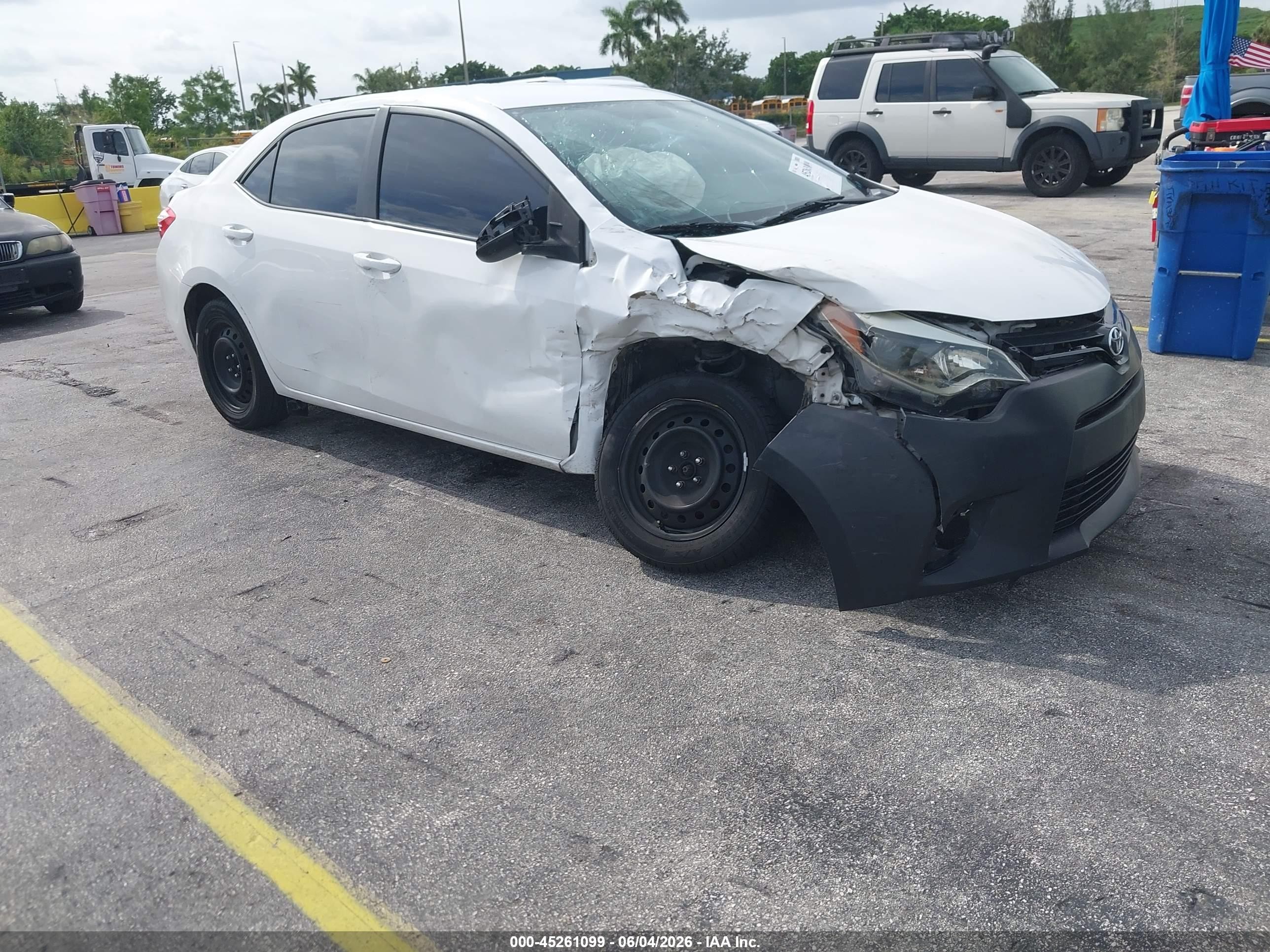 2015 Toyota Corolla Le White vin: 2T1BURHE3FC466280