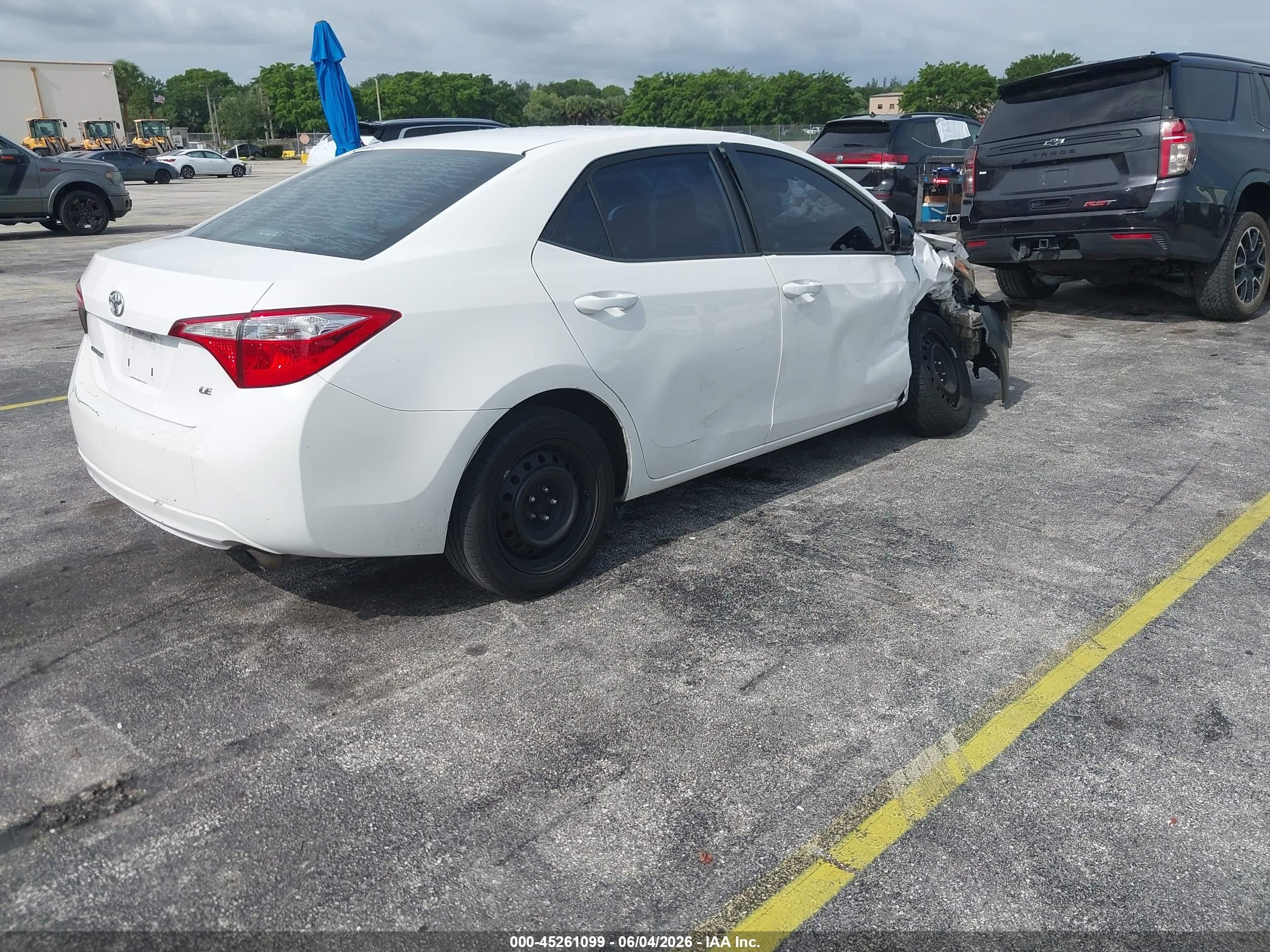2015 Toyota Corolla Le White vin: 2T1BURHE3FC466280