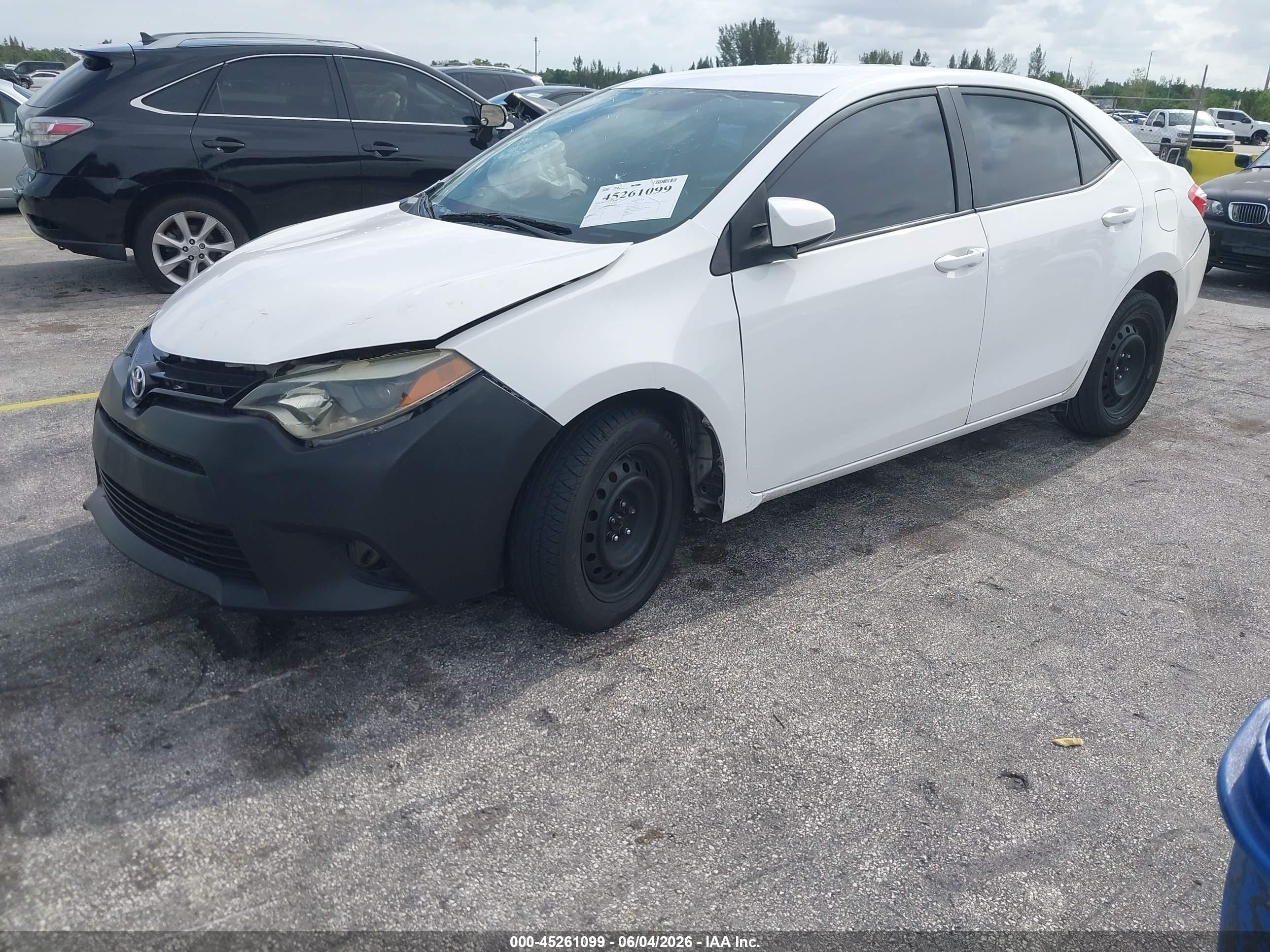 2015 Toyota Corolla Le White vin: 2T1BURHE3FC466280