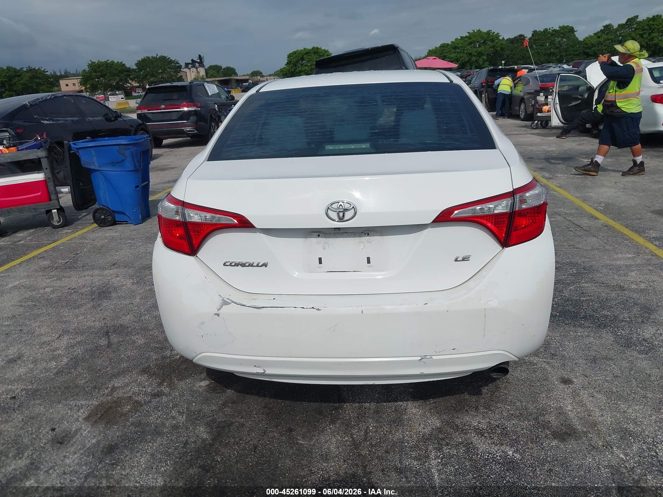 2015 Toyota Corolla Le White vin: 2T1BURHE3FC466280