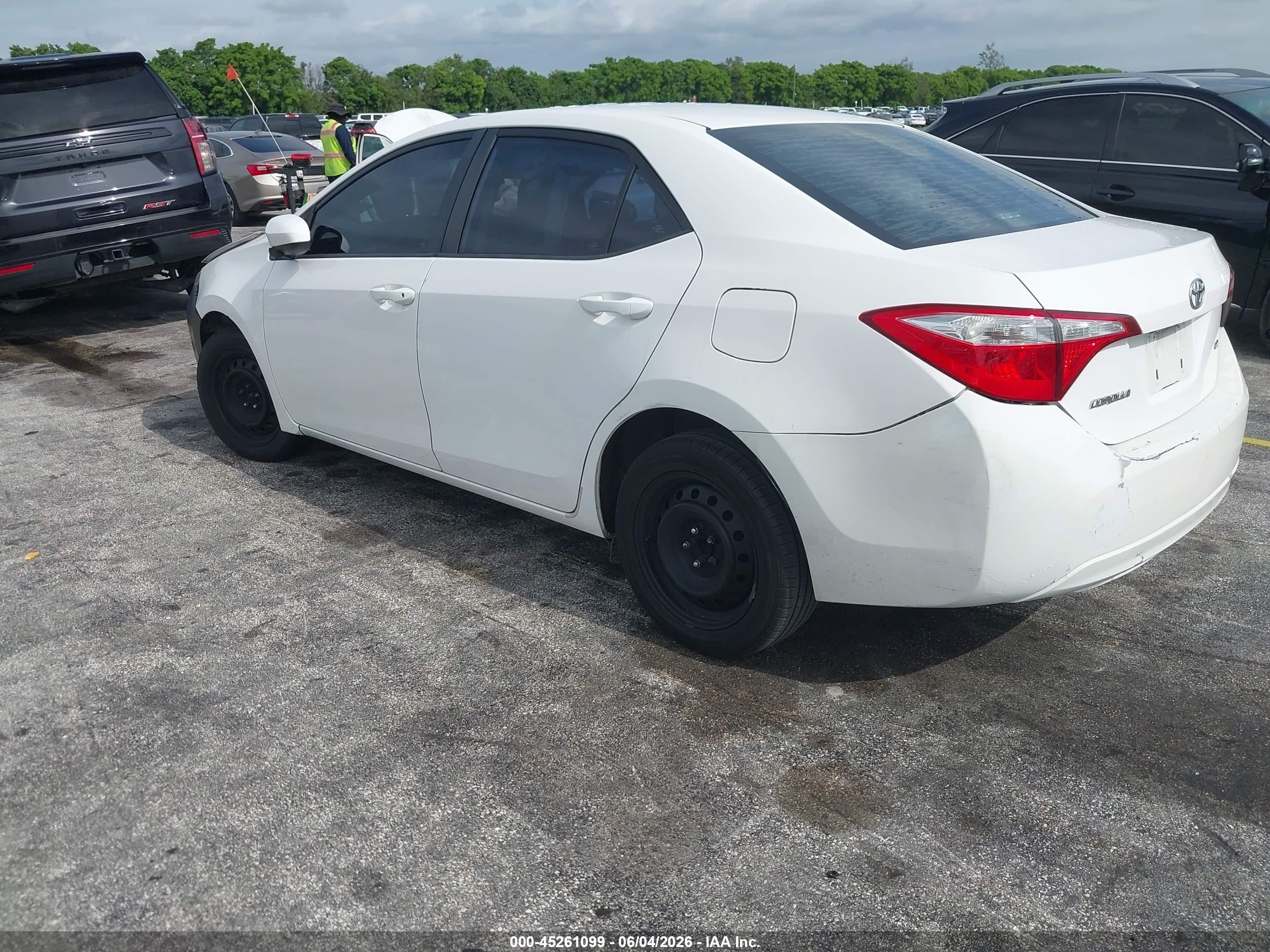 2015 Toyota Corolla Le White vin: 2T1BURHE3FC466280