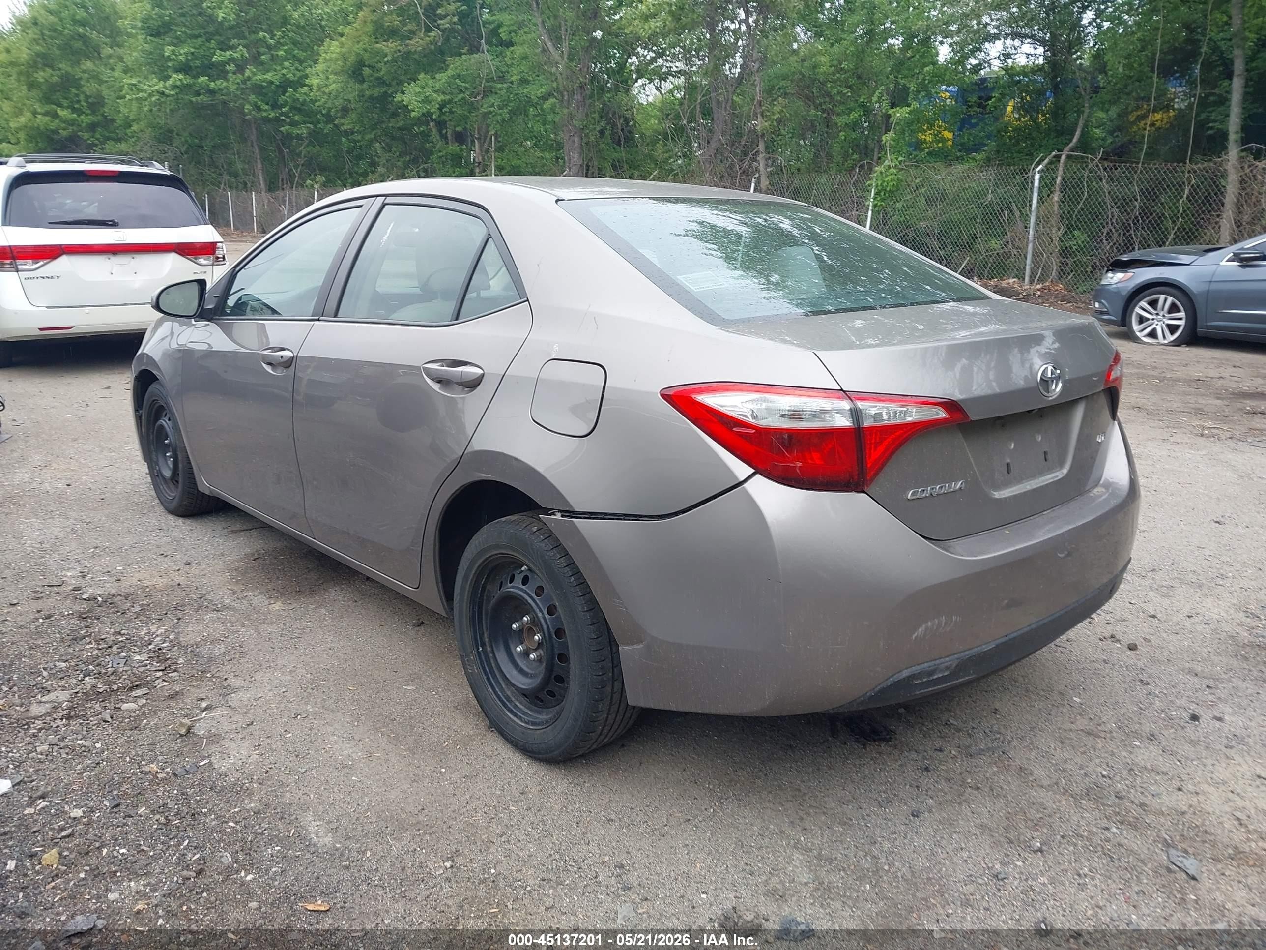 2015 Toyota Corolla Le Brown vin: 2T1BURHE3FC466313