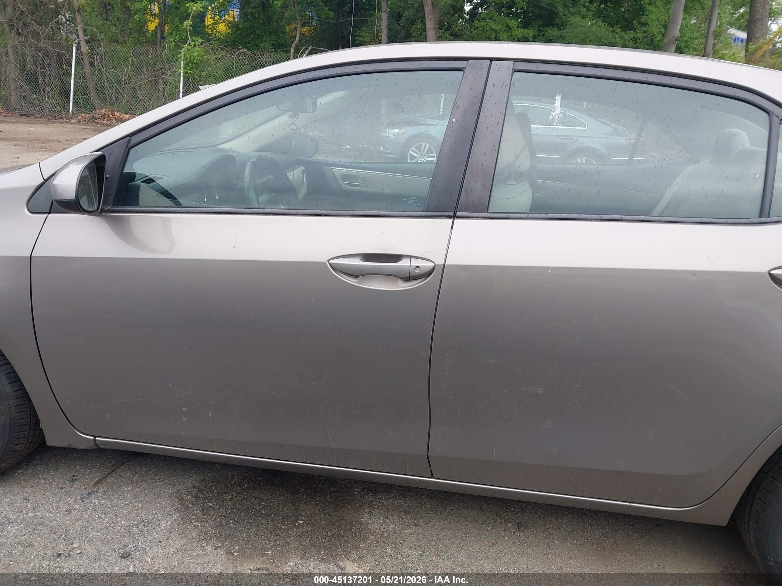 2015 Toyota Corolla Le Brown vin: 2T1BURHE3FC466313