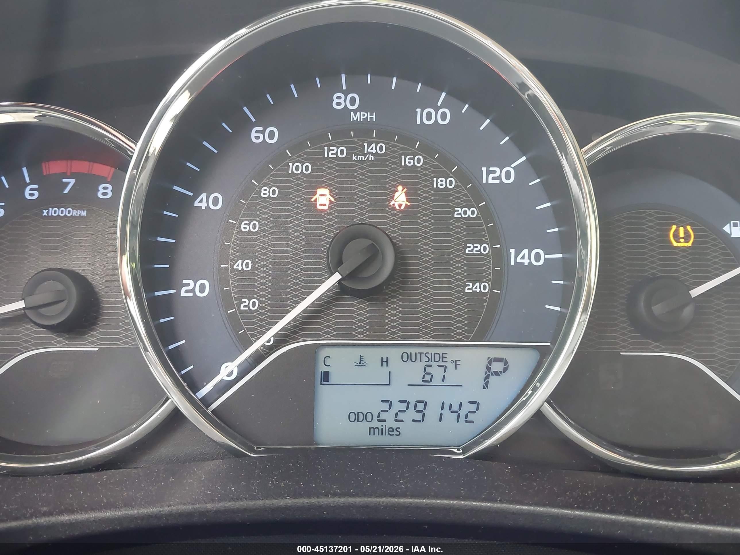 2015 Toyota Corolla Le Brown vin: 2T1BURHE3FC466313