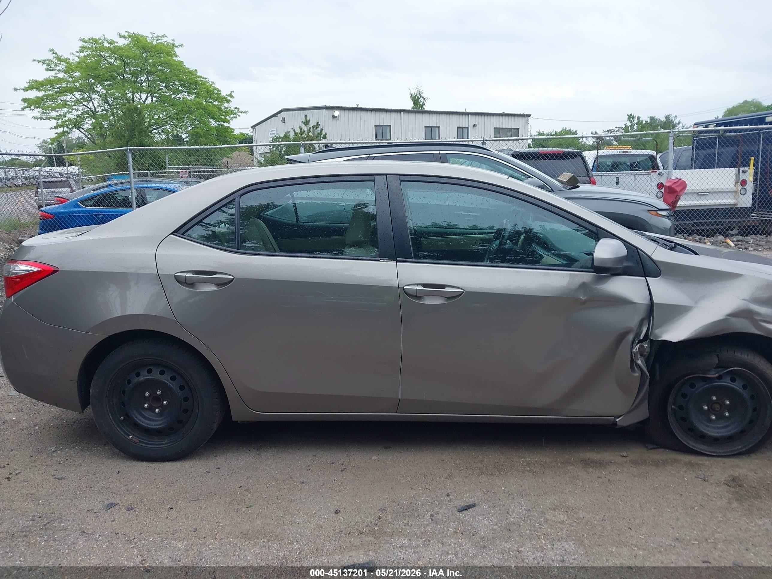 2015 Toyota Corolla Le Brown vin: 2T1BURHE3FC466313