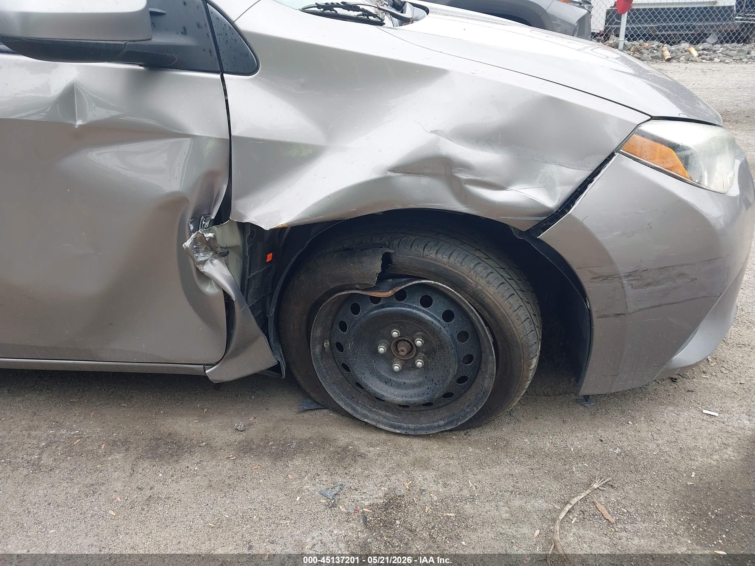 2015 Toyota Corolla Le Brown vin: 2T1BURHE3FC466313