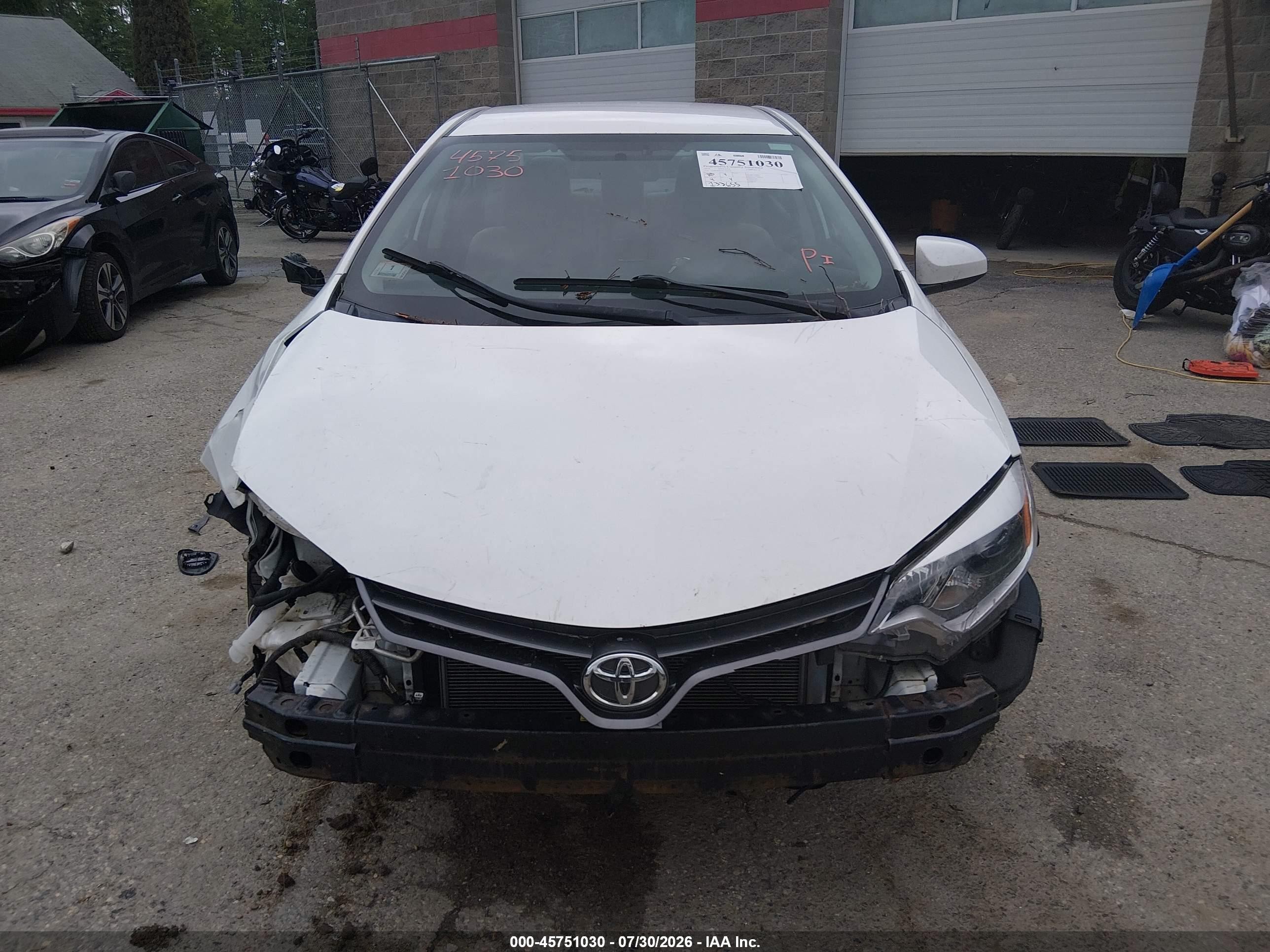 2015 Toyota Corolla Le Белый vin: 2T1BURHE3FC470118