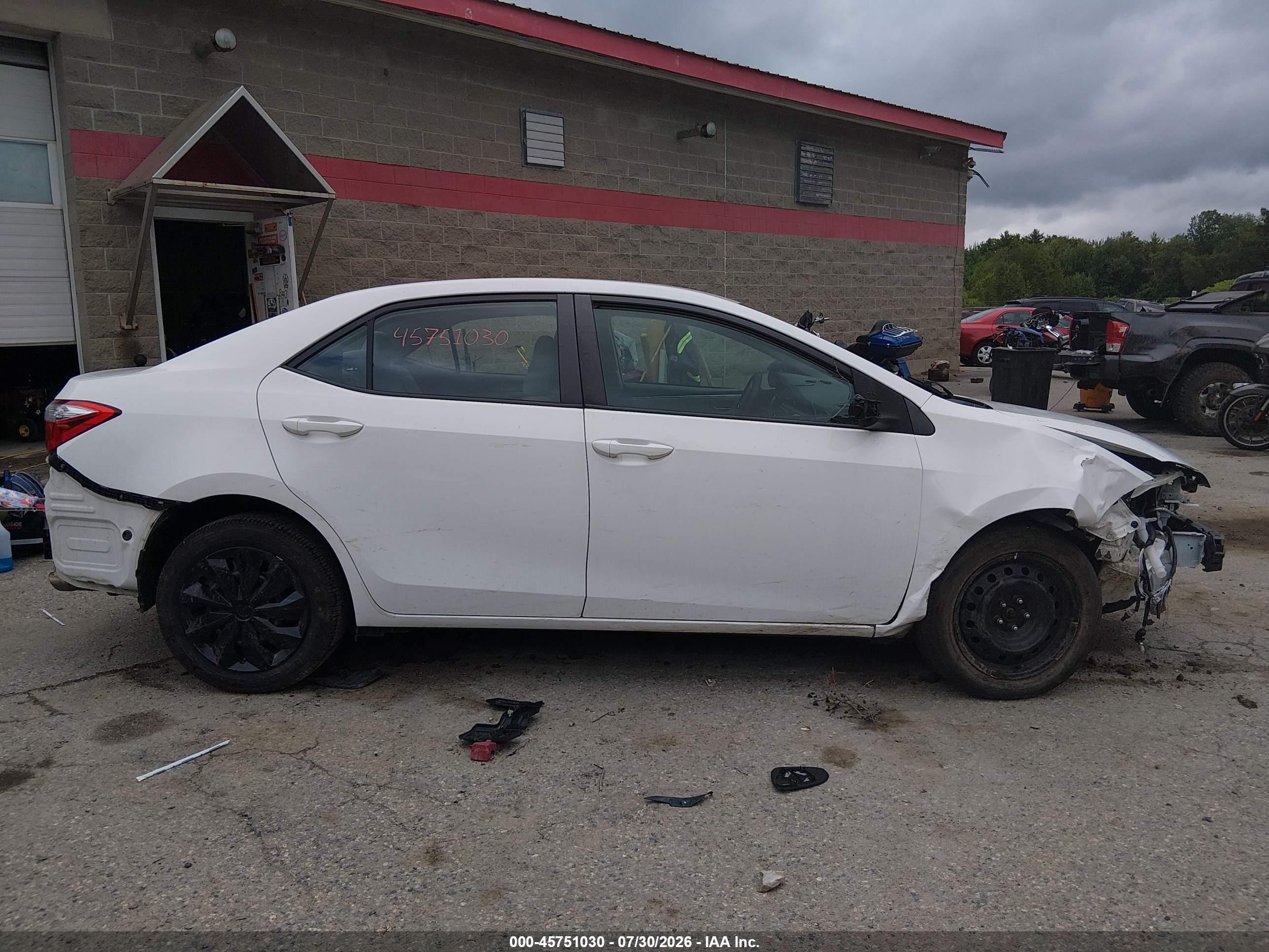 2015 Toyota Corolla Le Белый vin: 2T1BURHE3FC470118