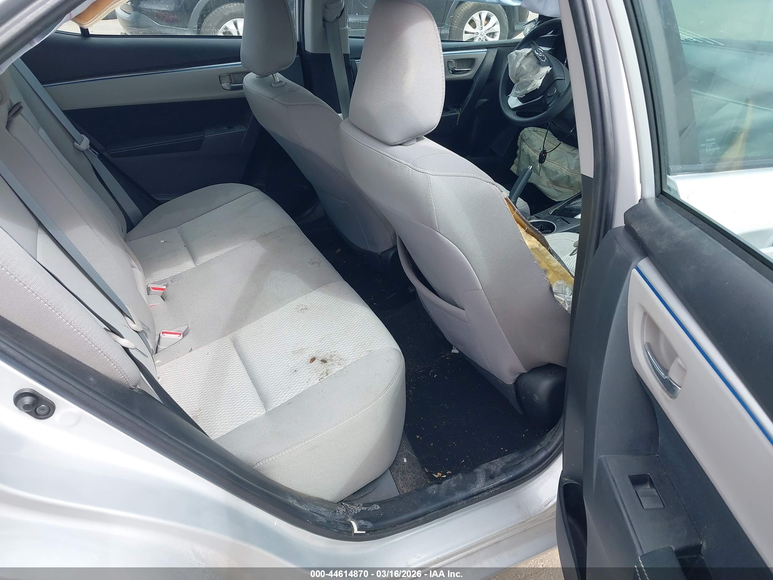 2016 Toyota Corolla Le Silver vin: 2T1BURHE3GC560788