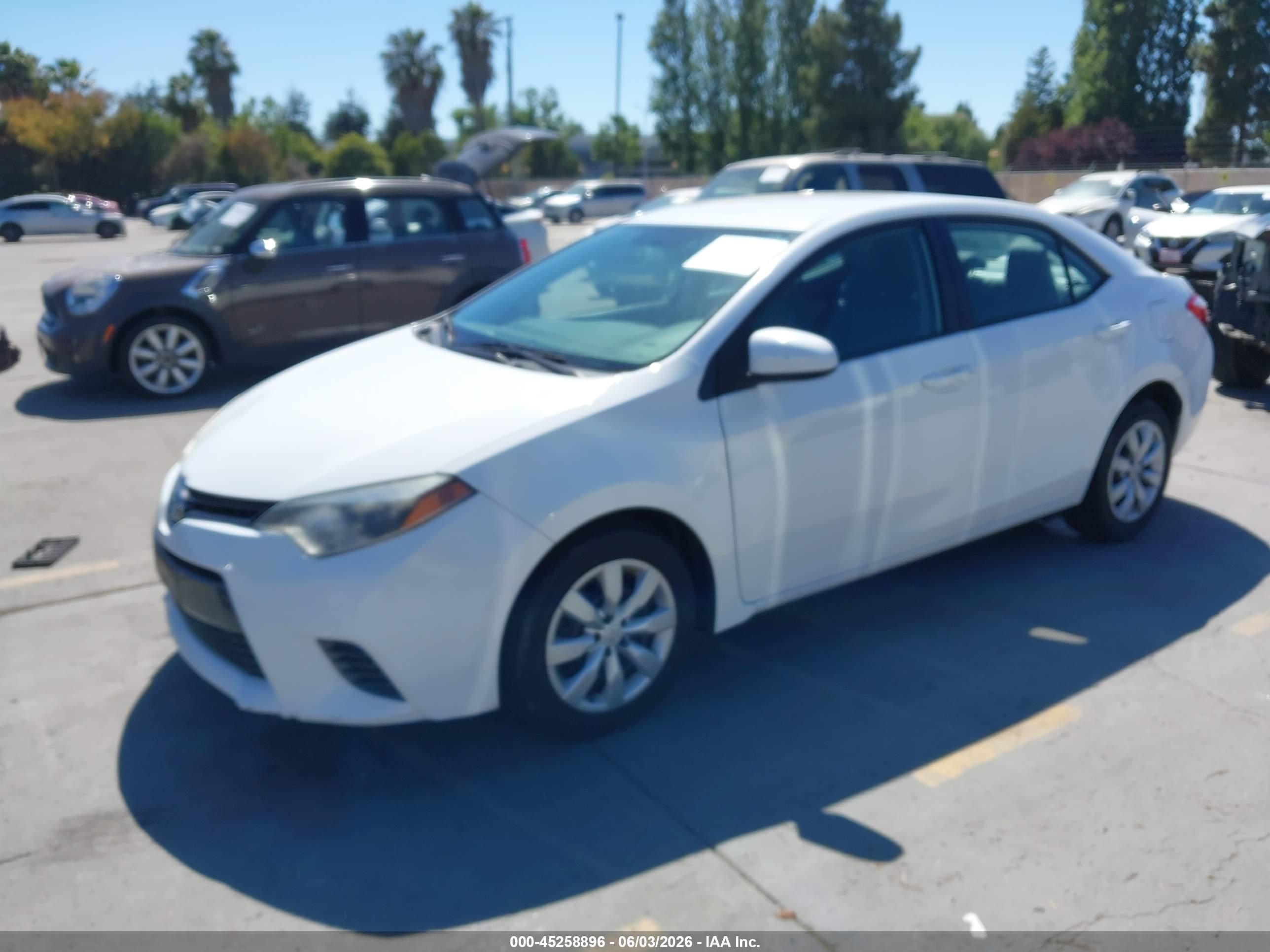 2016 Toyota Corolla Le Белый vin: 2T1BURHE3GC602795
