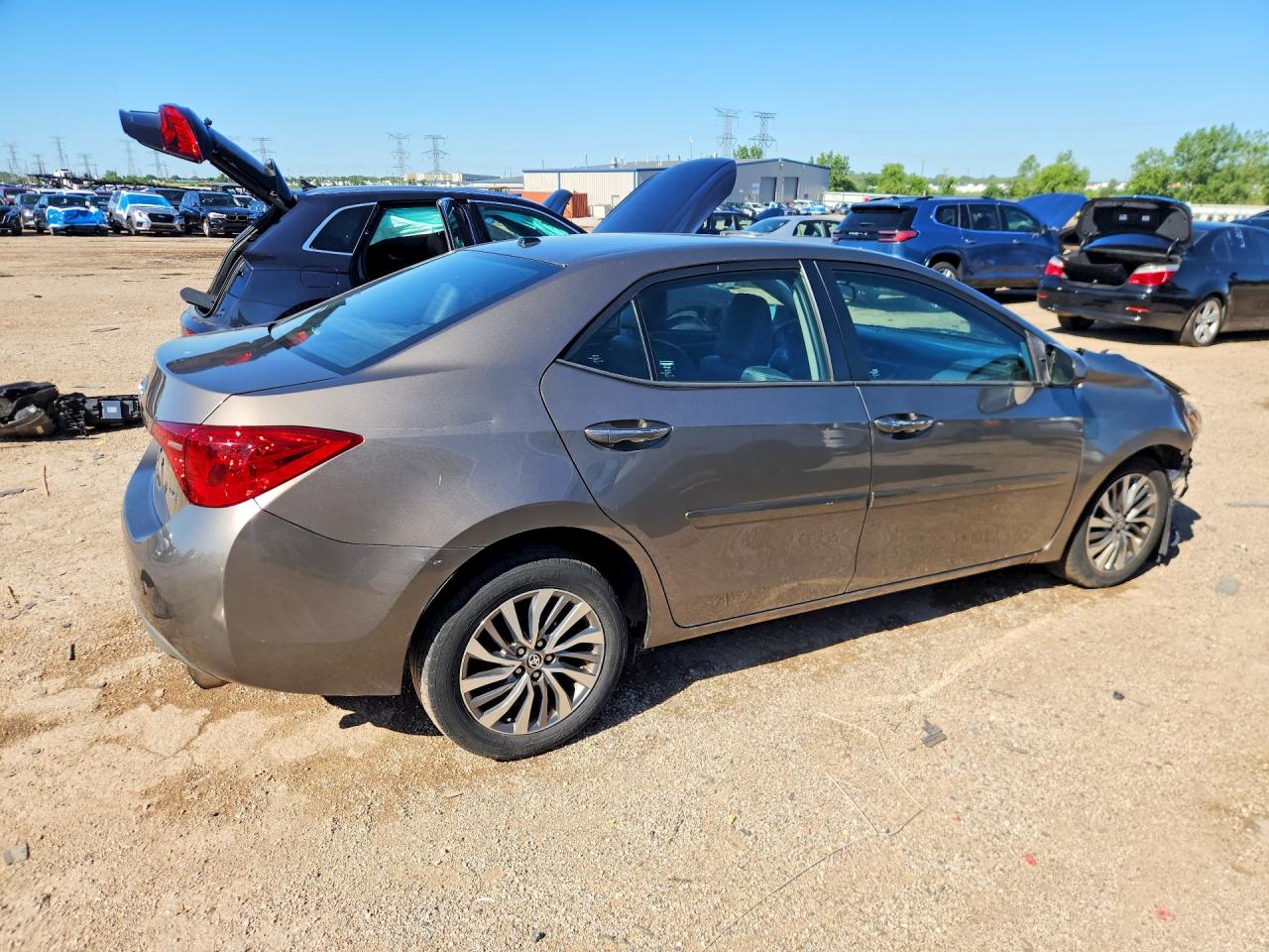 2017 Toyota Corolla Xle Brown vin: 2T1BURHE3HC901981