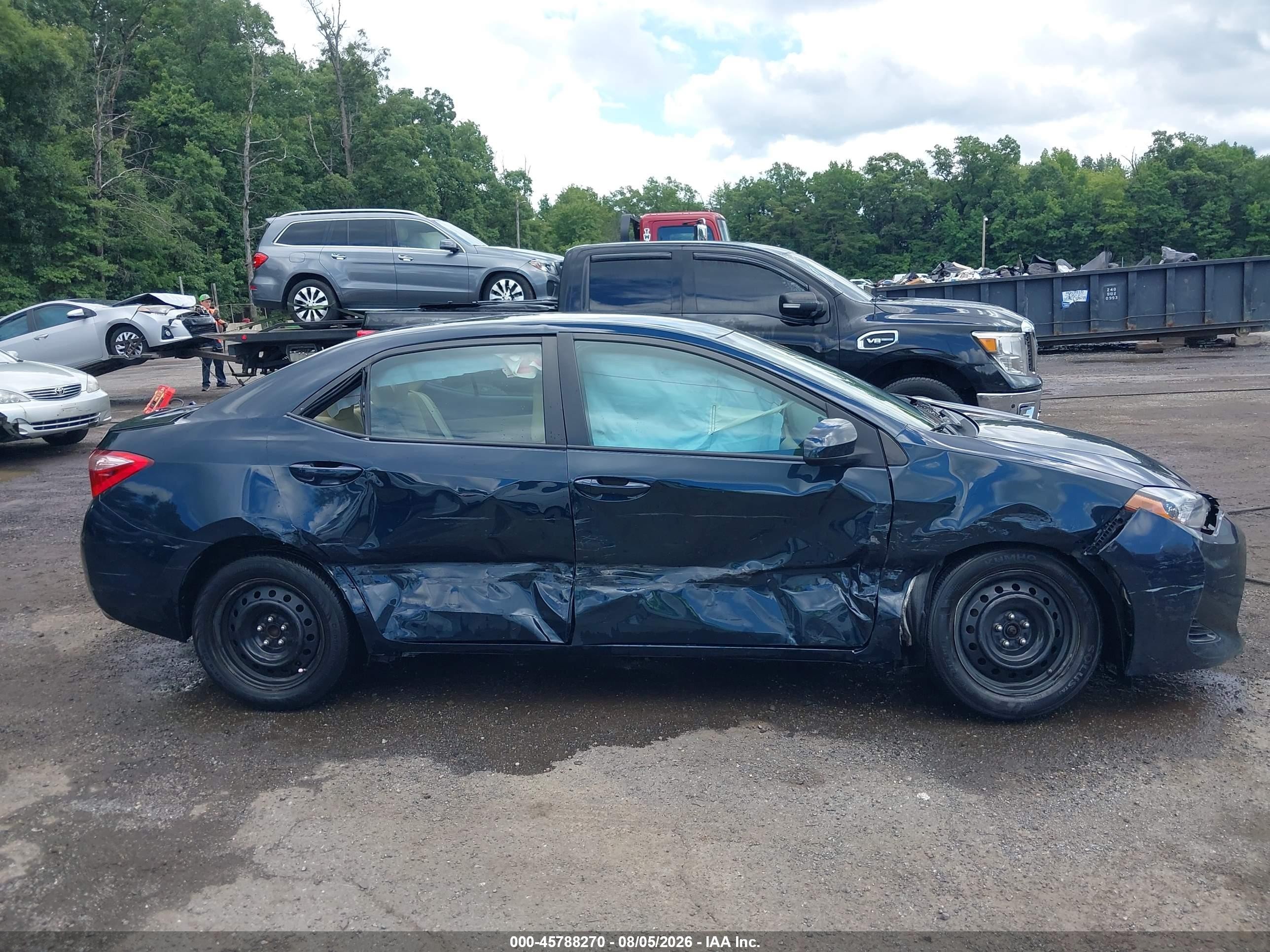 2018 Toyota Corolla Le Blue vin: 2T1BURHE3JC991185