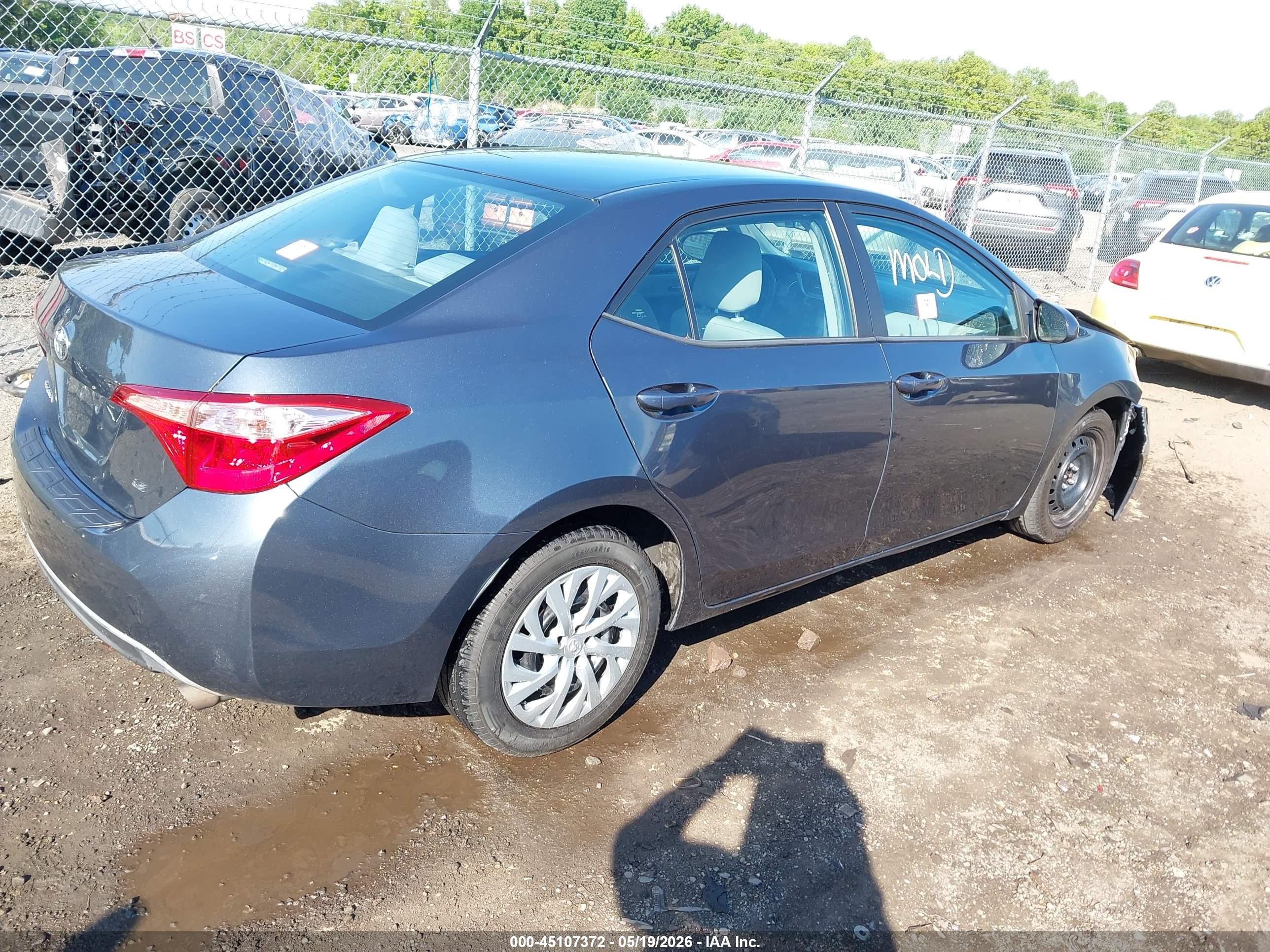 2019 Toyota Corolla Le Navy vin: 2T1BURHE3KC167964