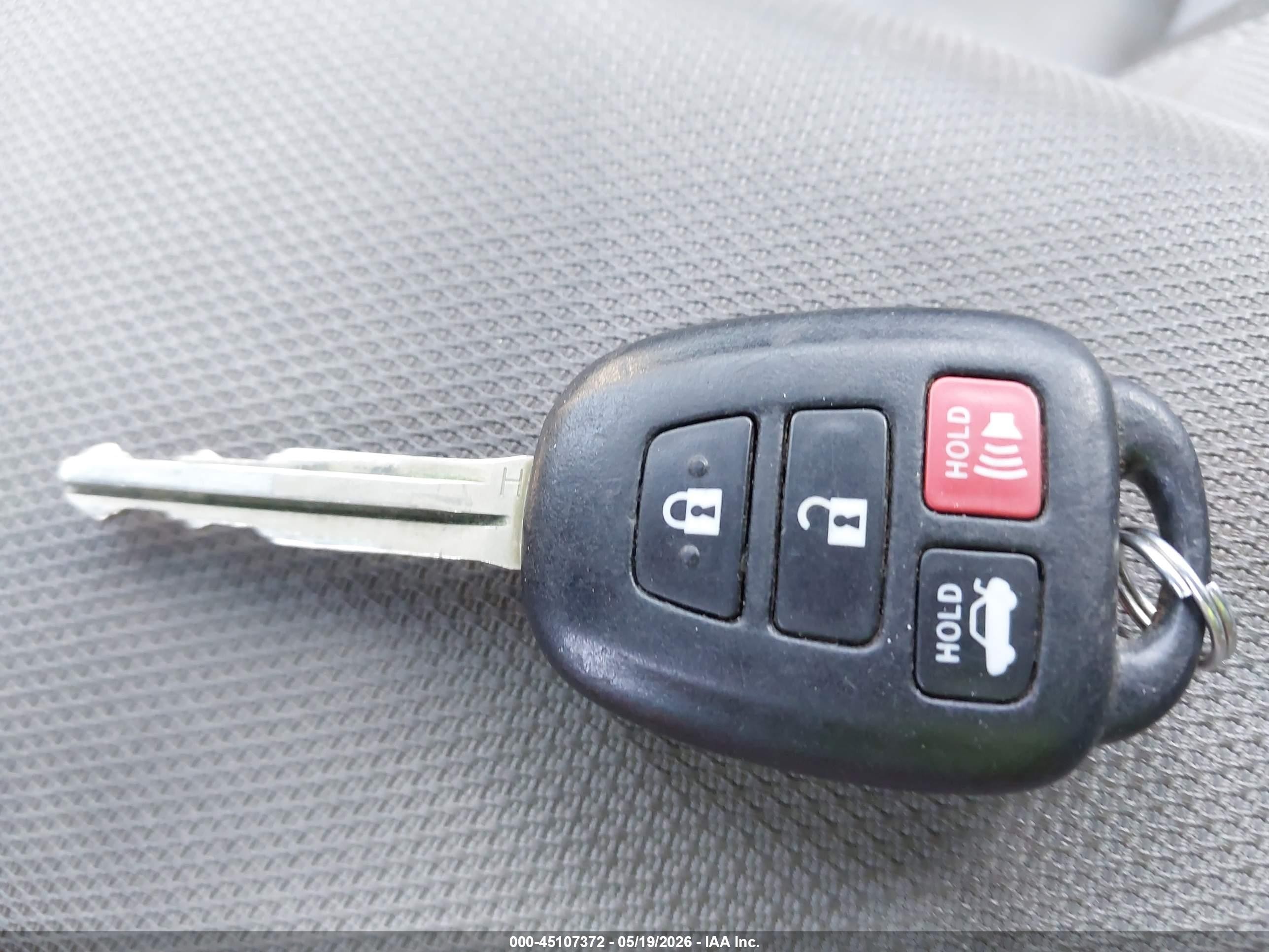 2019 Toyota Corolla Le Navy vin: 2T1BURHE3KC167964