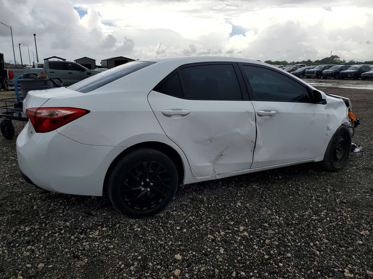 2019 Toyota Corolla Le White vin: 2T1BURHE3KC184330