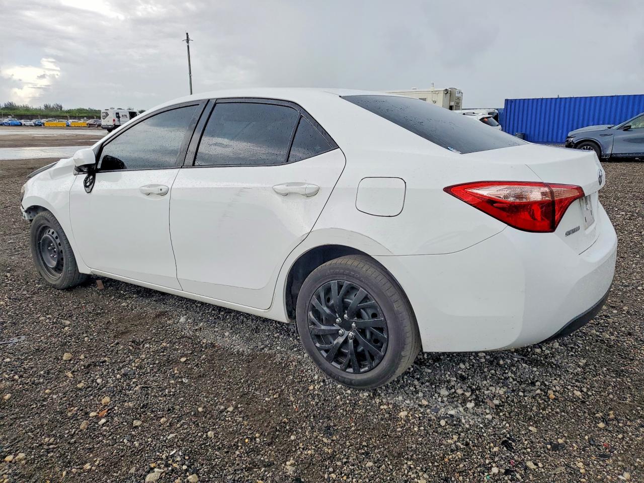 2019 Toyota Corolla Le White vin: 2T1BURHE3KC184330