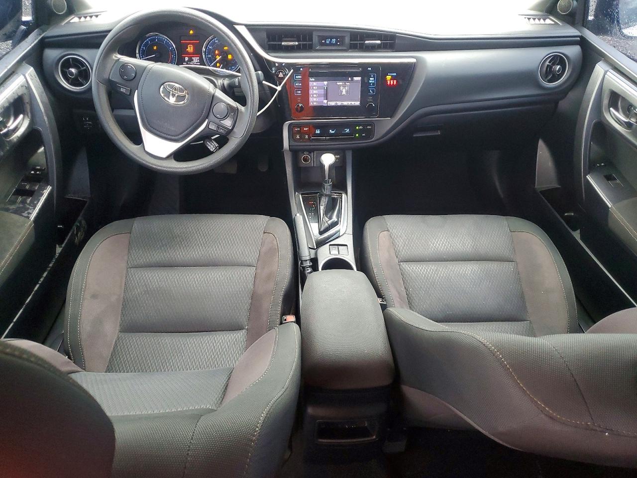 2019 Toyota Corolla Le White vin: 2T1BURHE3KC184330