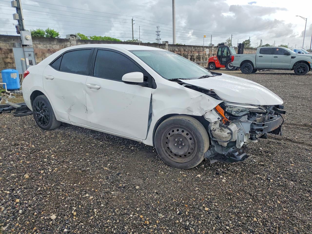 2019 Toyota Corolla Le White vin: 2T1BURHE3KC184330