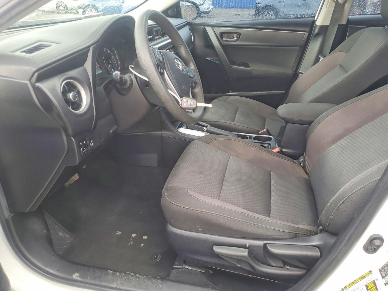 2019 Toyota Corolla Le White vin: 2T1BURHE3KC184330