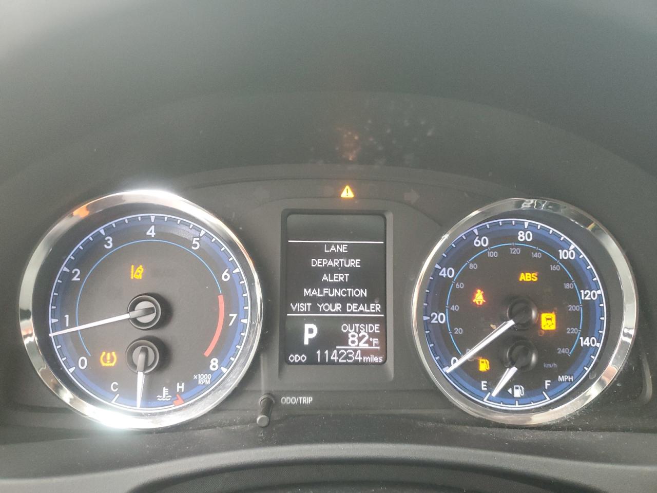 2019 Toyota Corolla Le White vin: 2T1BURHE3KC184330 Damage: Warning Light - Abs, On, Unacceptable