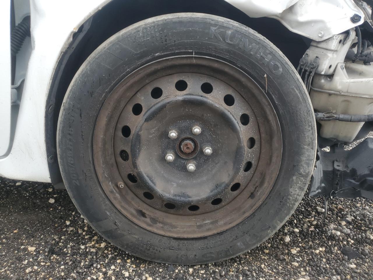 2019 Toyota Corolla Le White vin: 2T1BURHE3KC184330 Damage: Right Front Wheel Cover, Missing, Replacement Required