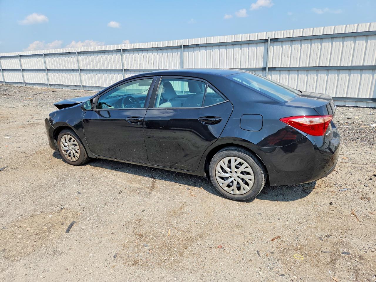 2019 Toyota Corolla Le Black vin: 2T1BURHE3KC209789