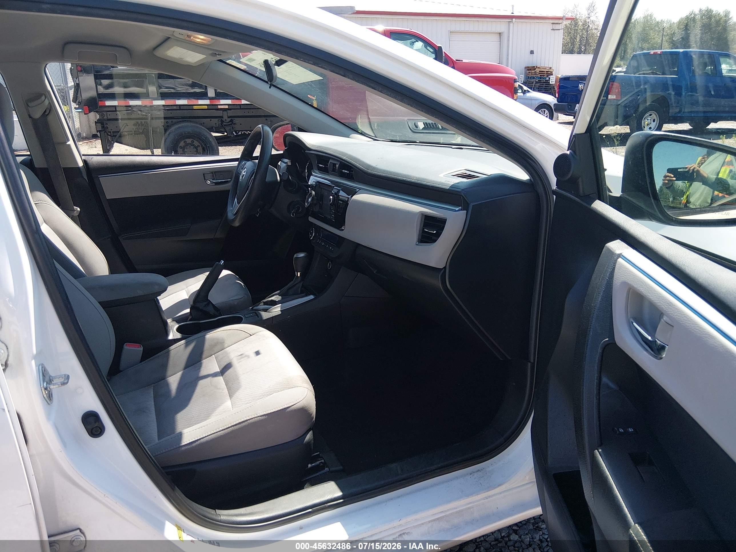 2014 Toyota Corolla Le White vin: 2T1BURHE4EC065819