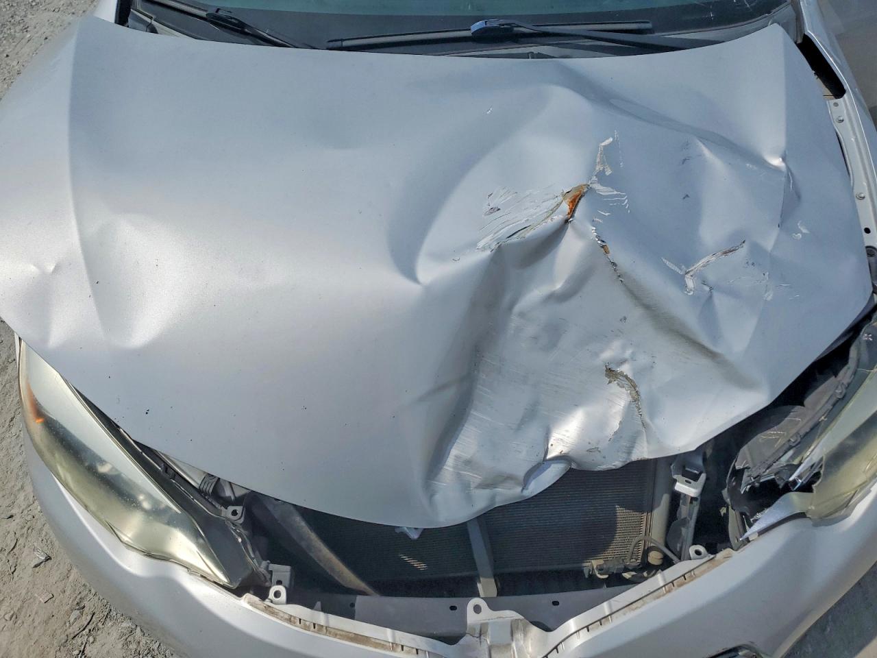 2014 Toyota Corolla Silver vin: 2T1BURHE4EC189430