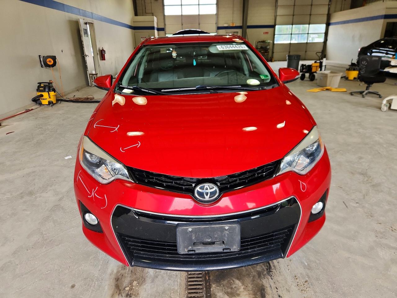 2015 Toyota Corolla S Premium Красный vin: 2T1BURHE4FC260658